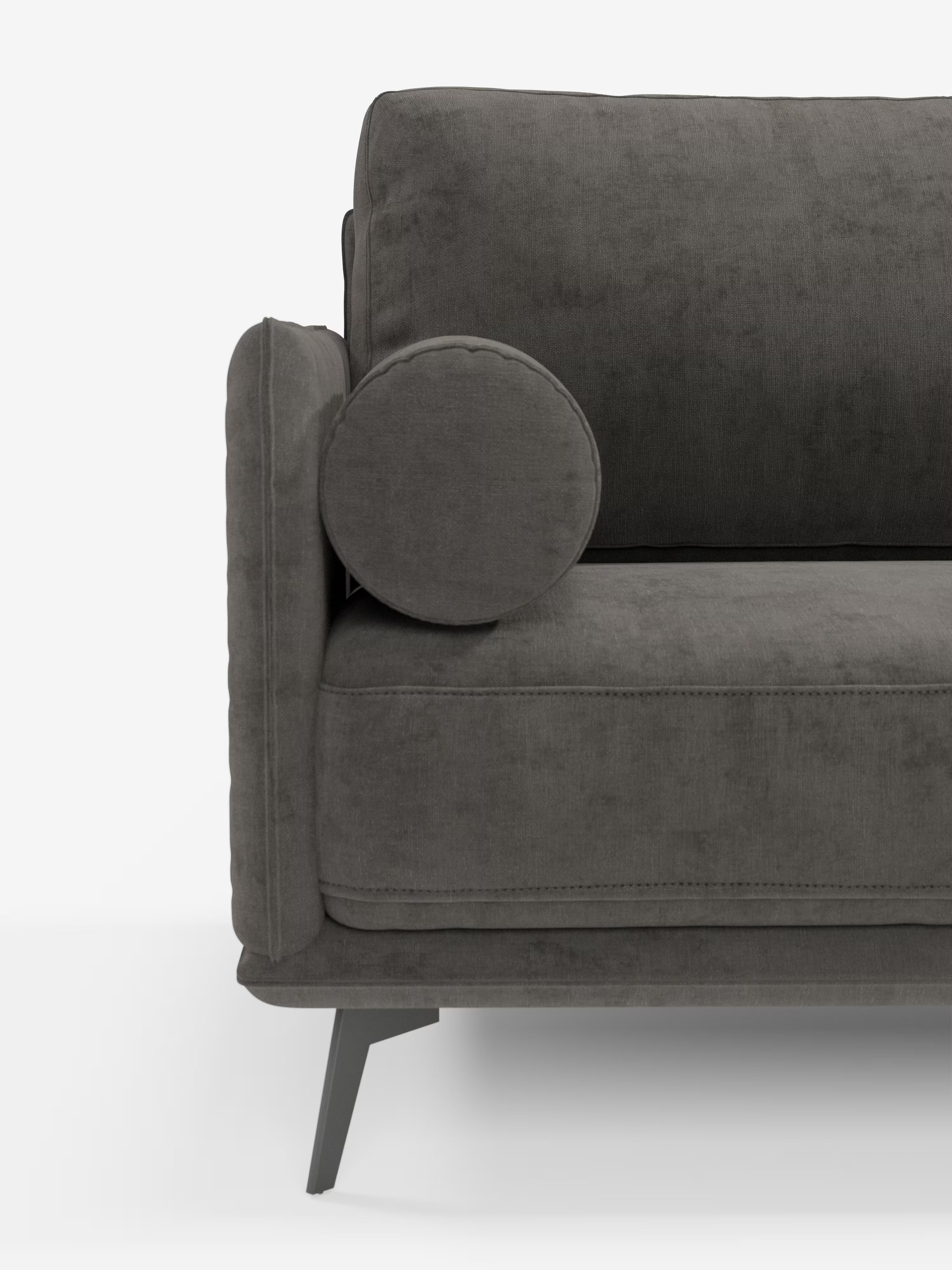 Primo piano della metà sinistra dell'elegante Basalto Divano lineare a 2 o 3 posti con seduta unica e base in metallo, rivestito in tessuto smacchiabile T31 di Divani.Il prodotto, caratterizzato da un design moderno, minimalista e grigio, con bracciolo arrotondato, cuscino cilindrico, cuscino dello schienale quadrato e gambe angolate in metallo, è presentato su uno sfondo bianco.