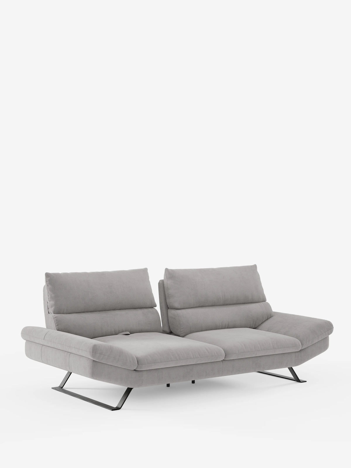 Eclipse, il divano dal design moderno proposto da Divani.Store, è disponibile nelle versioni a 2 e 3 posti ed è realizzato in elegante microfibra smacchiabile T11 color grigio. Questo modello presenta due schienali traslanti che offrono un comfort regolabile, ampi cuscini di seduta e piedini alti in metallo dalla linea angolata. Il design minimalista è caratterizzato da linee pulite, schienali leggermente reclinati e braccioli integrati nella struttura. La foto mostra l’Eclipse su sfondo bianco.