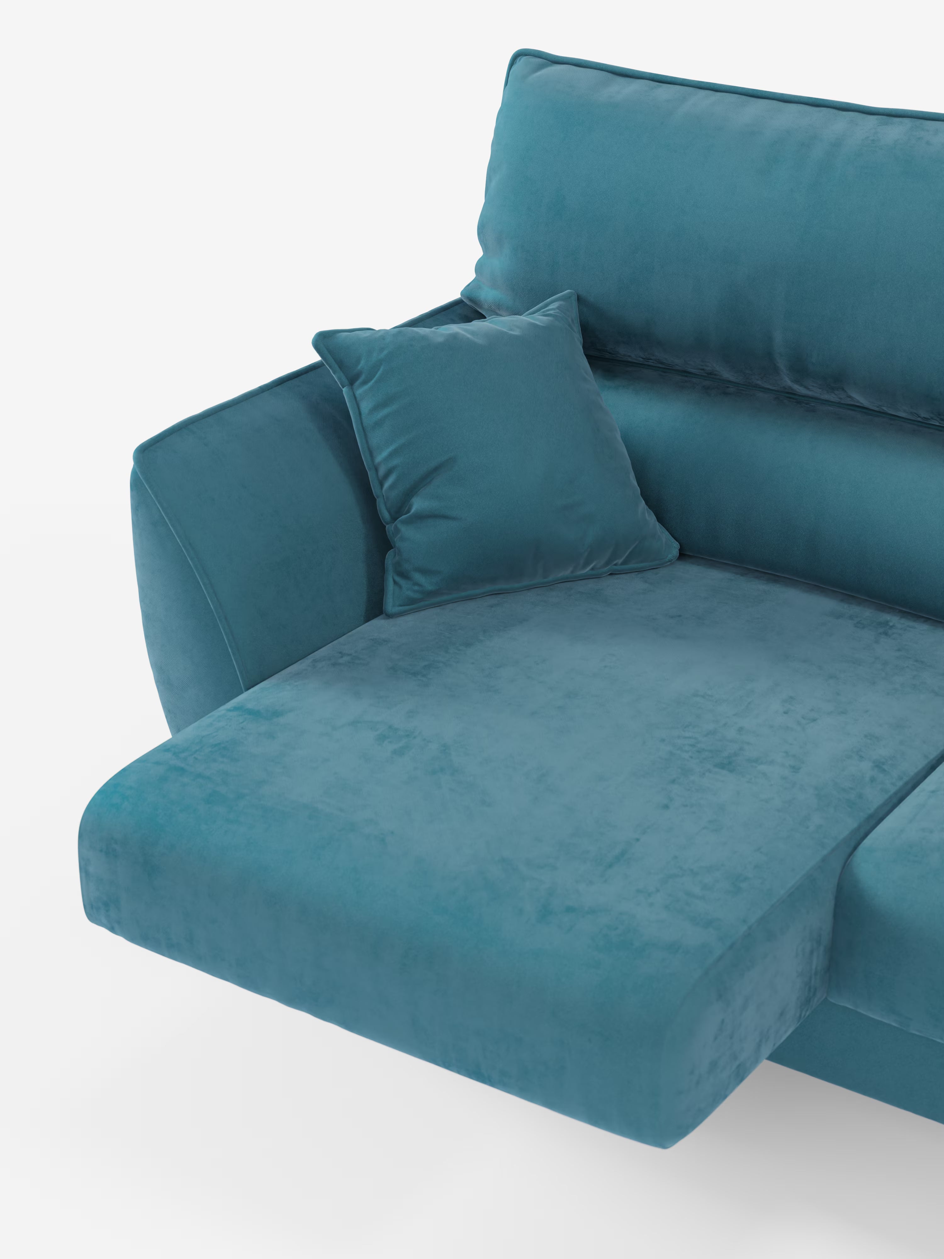 Un primo piano del divano componibile Michelangelo 4 Posti di Divani.Store, dotato di tre sedute estensibili, poggiatesta reclinabili e un'estensione a chaise longue in elegante velluto color verde acqua resistente alle macchie, con un cuscino quadrato abbinato sulla seduta, su sfondo bianco.