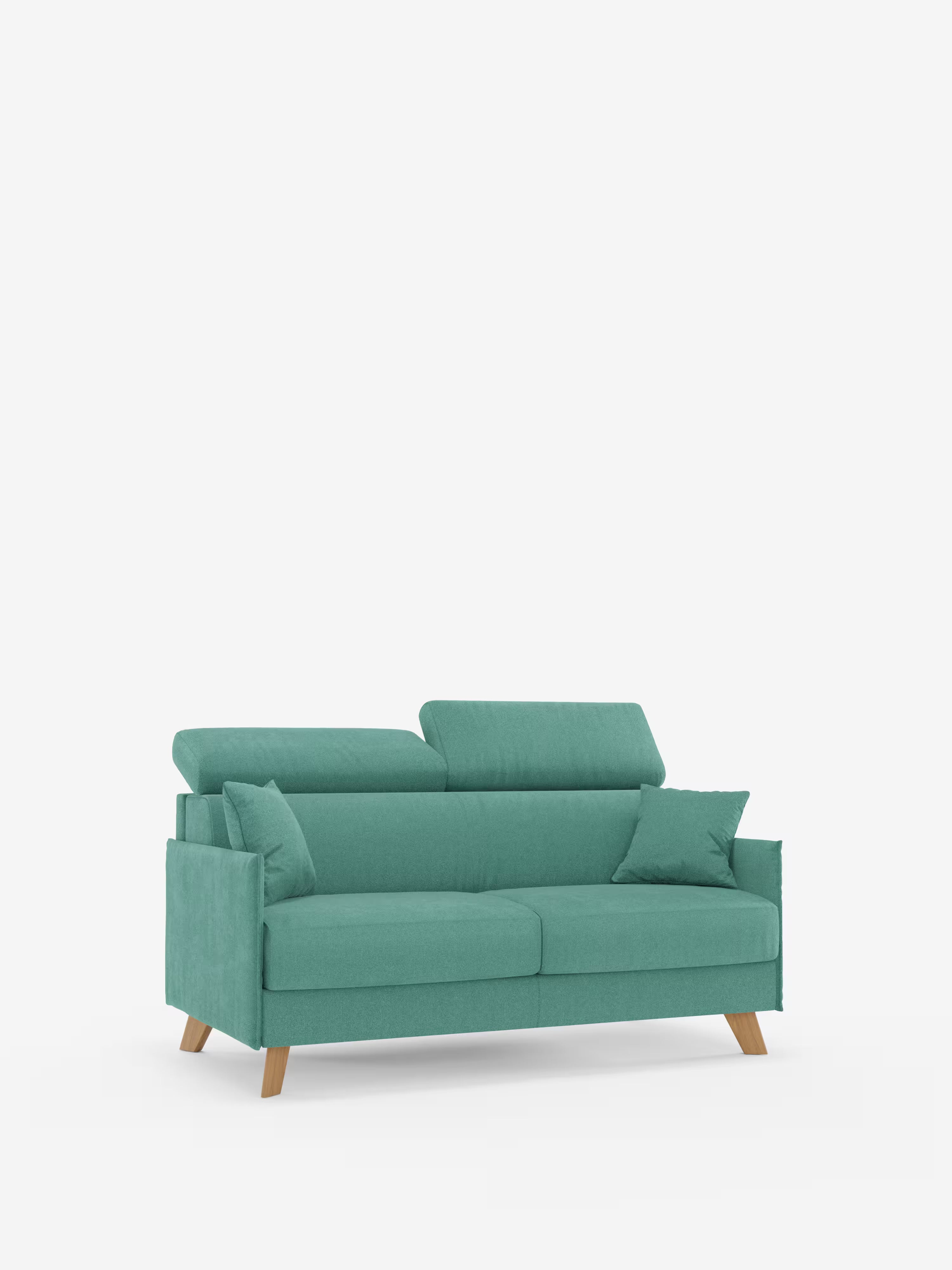 Un "Sole divano letto matrimoniale" contemporaneo color verde acqua di Divani.Store, caratterizzato da un design compatto di ispirazione scandinava con due cuscini di seduta, due cuscini decorativi abbinati, poggiatesta regolabili, rivestimento in tessuto T23 antimacchia completamente sfoderabile e gambe angolate in legno, presentato su uno sfondo bianco a tinta unita.