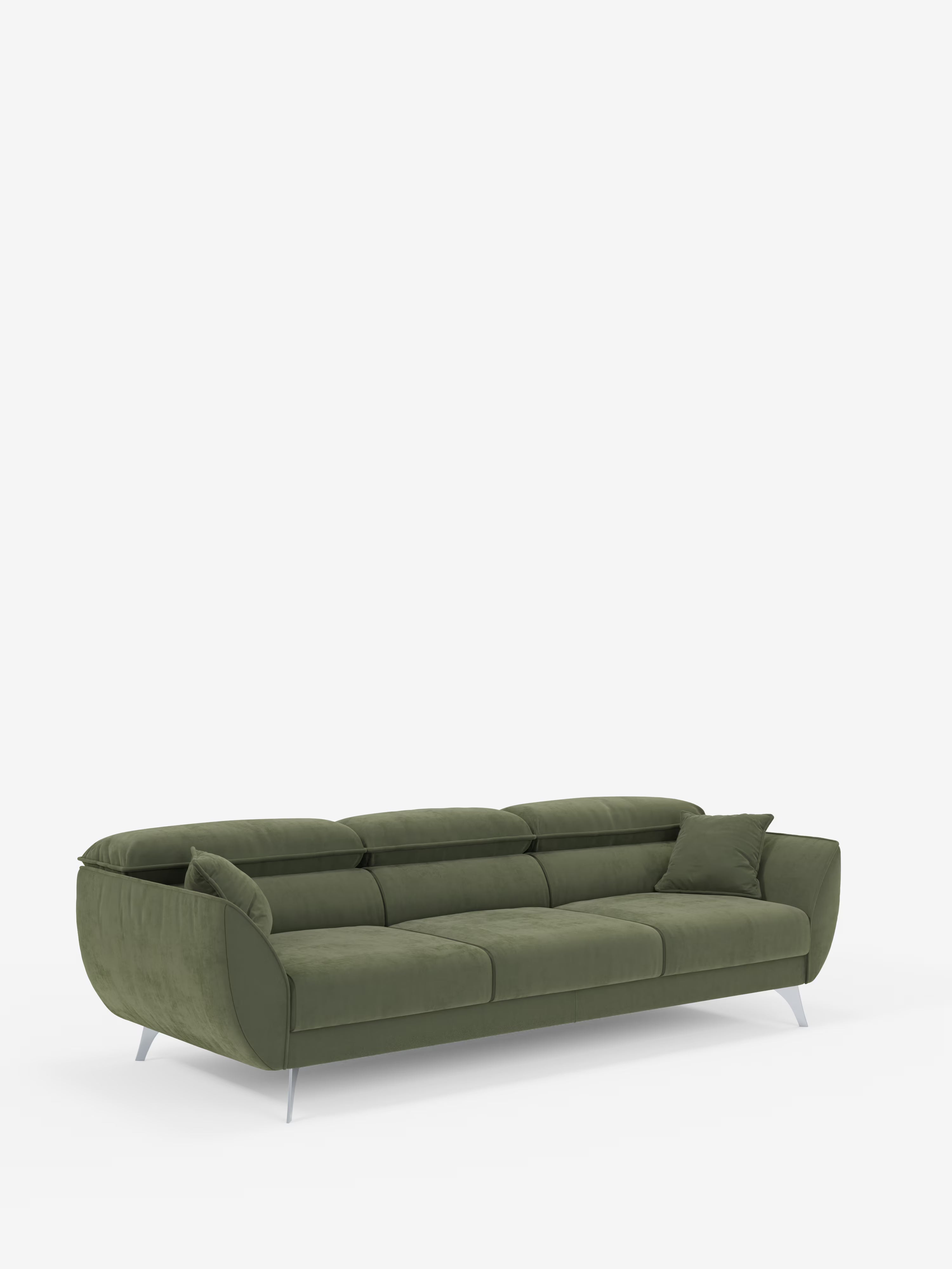 Il divano Michelangelo 4 Posti di Divani.Store è un divano contemporaneo a quattro posti con tre sedute estensibili e poggiatesta reclinabili, rivestito in elegante tessuto di velluto T30 resistente alle macchie, color verde oliva. Si caratterizza per le curve morbide, lo schienale basso, le sottili gambe argentate e include un cuscino decorativo abbinato posizionato sul lato destro, il tutto su uno sfondo bianco a tinta unita.