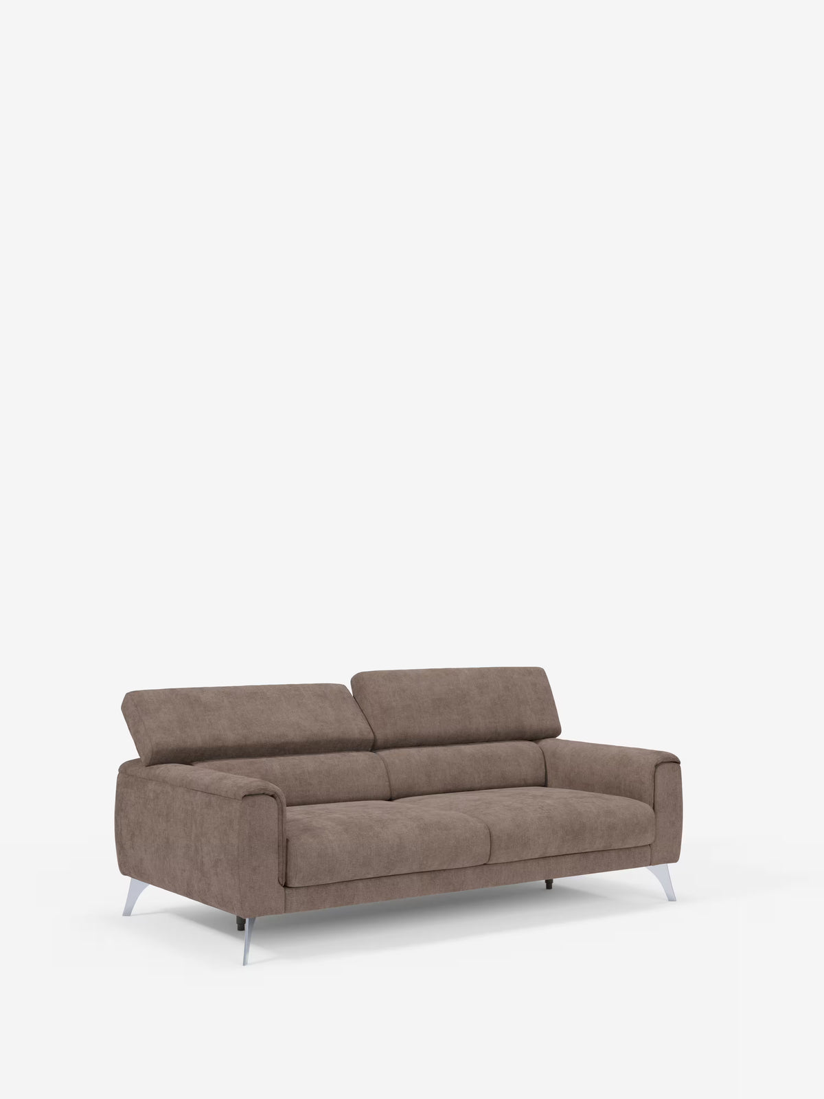 Il divano a 3 posti Caravaggio di Divani.Store, rivestito in elegante tessuto T31 resistente alle macchie, è dotato di morbidi cuscini, braccioli angolati, due poggiatesta reclinabili e sedute estensibili. Le sottili gambe in metallo e il design moderno e minimalista rendono questo divano di grande impatto perfetto per qualsiasi soggiorno contemporaneo. Immagine raffigurata su sfondo bianco a tinta unita.
