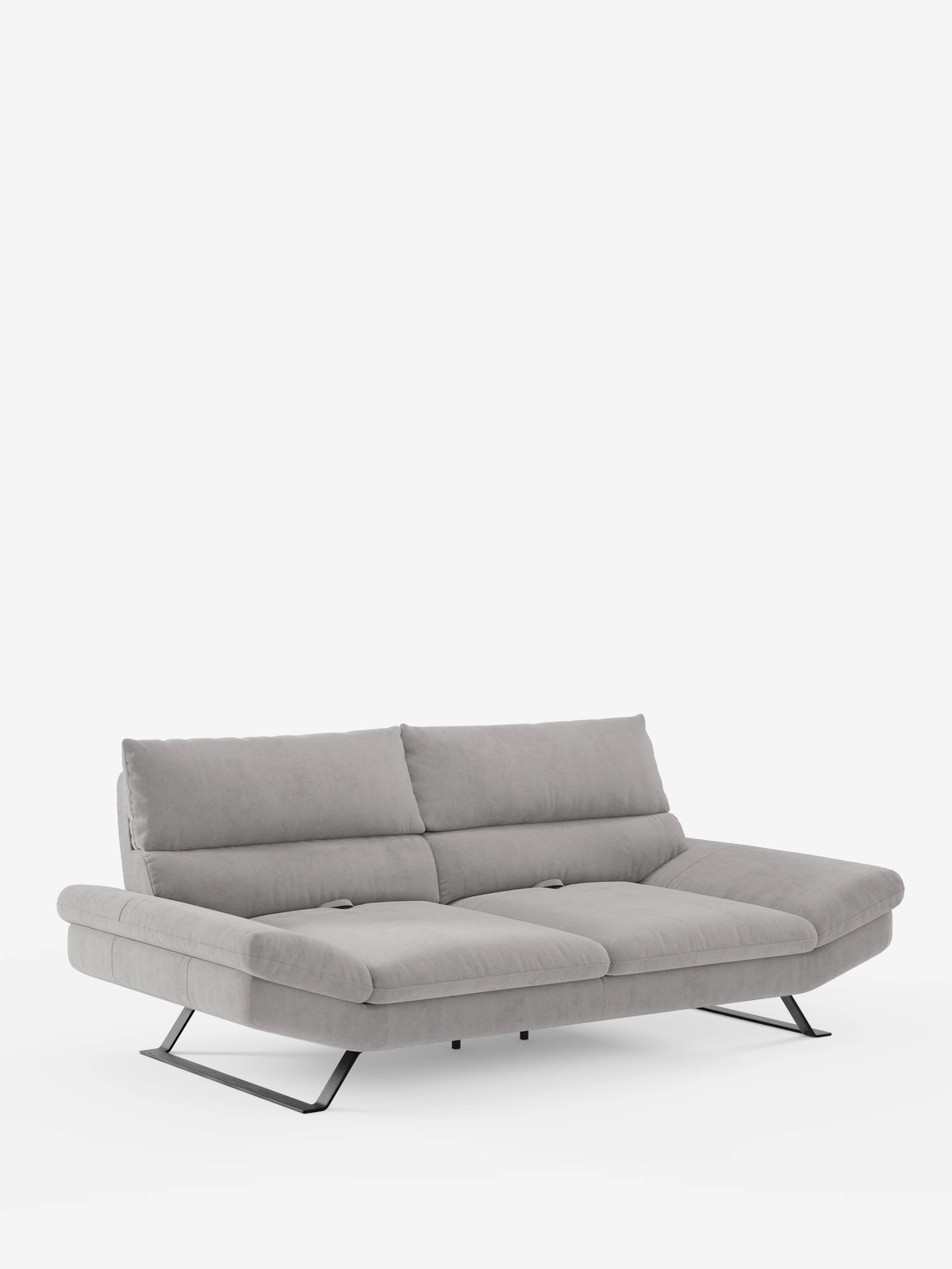 Eclipse, divano dal design moderno di Divani.Store, un elegante divano a 2 o 3 posti in microfibra smacchiabile T11 color grigio chiaro, caratterizzato da linee orizzontali moderne, ampi cuscini di seduta, due morbidi schienali scorrevoli e sottili piedini alti in metallo nero. Il divano è presentato su uno sfondo bianco per esaltarne il profilo minimalista e la raffinata trama del tessuto.