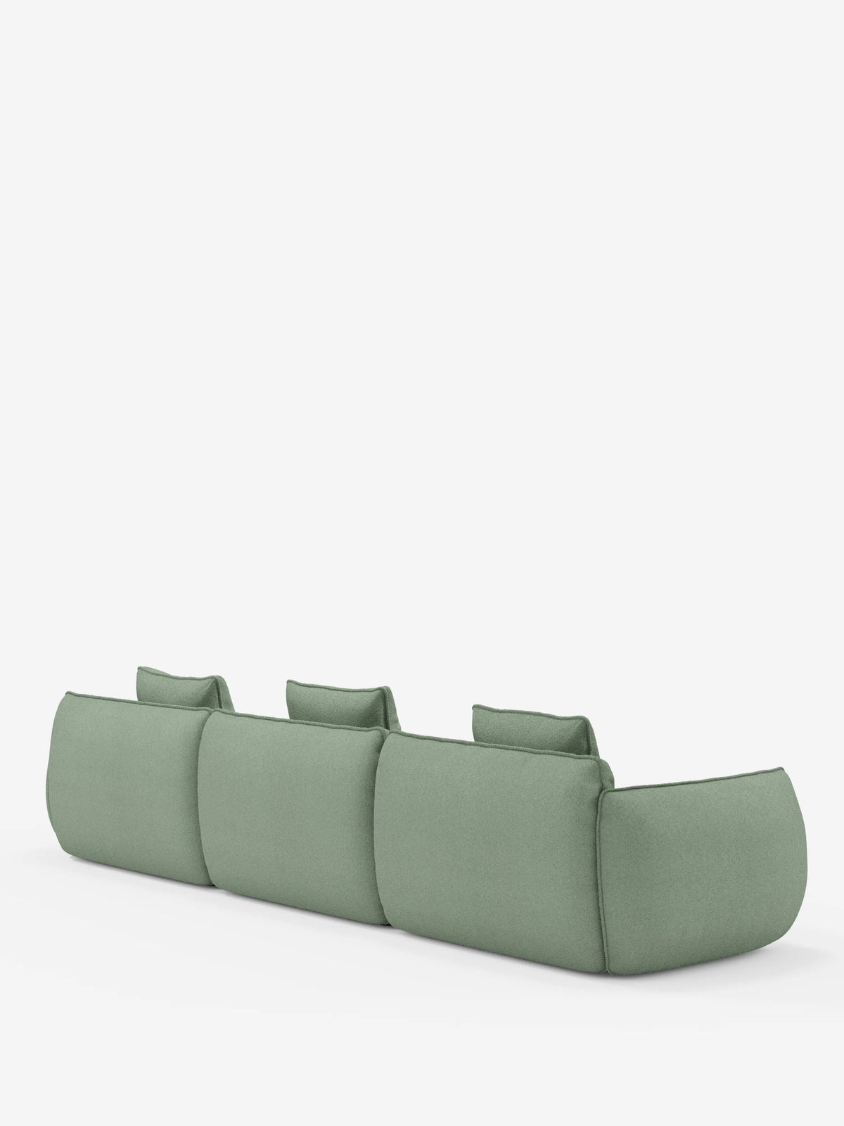 Un divano verde, minimalista e moderno — il divano angolare con penisola componibile Nimbus di Divani.Store — è ritratto di spalle su uno sfondo bianco a tinta unita. Caratterizzato da tre ampie sedute e da cuscini spessi e arrotondati in morbido tessuto effetto cotone antimacchia (T33), il suo design semplice si distingue per il profilo ribassato e gli schienali a cuscino di ogni seduta, incarnando l’elegante comfort dei divani modulari contemporanei.