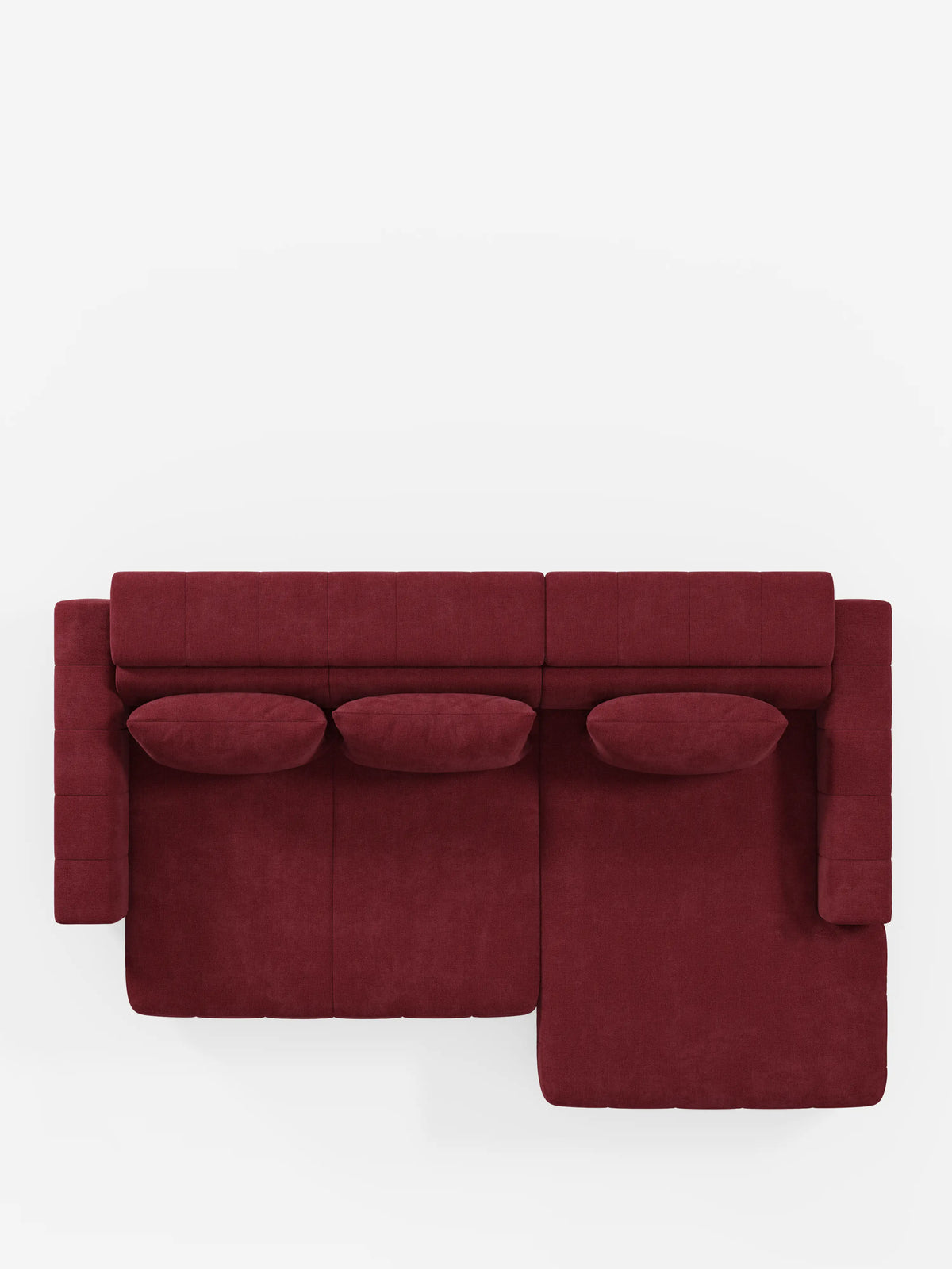 Vista dall'alto del divano angolare dorico con penisola e sedute allungabili con relax elettrico di Divani.Store, rivestito in tessuto T23 rosso intenso resistente alle macchie. Questo moderno divano componibile è dotato di tre cuscini di seduta, tre cuscini rettangolari abbinati e una chaise longue (penisola) orientata verso destra, con poggiatesta regolabili per un maggiore comfort. Il divano è esposto su uno sfondo bianco.