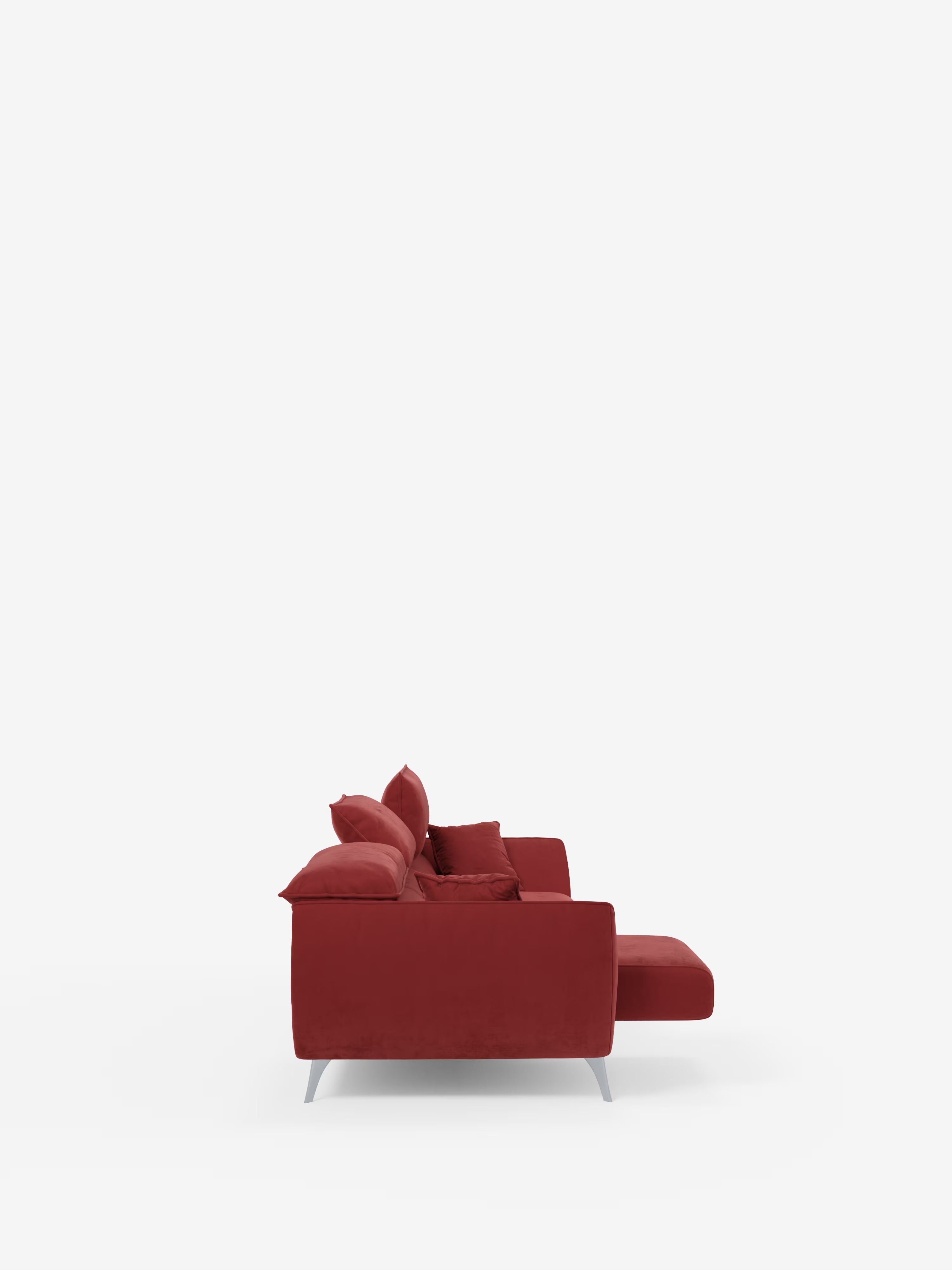 Il divano Michelangelo 4 Posti di Divani.Store, un moderno divano componibile rosso rivestito in elegante tessuto Vellutino T30 resistente alle macchie, è ripreso di profilo su uno sfondo bianco a tinta unita. Questo divano di design, dotato di 3 sedute estensibili e poggiatesta regolabili, presenta una sezione chaise longue che si estende verso destra, offrendo diverse opzioni di relax per un comfort ancora maggiore.
