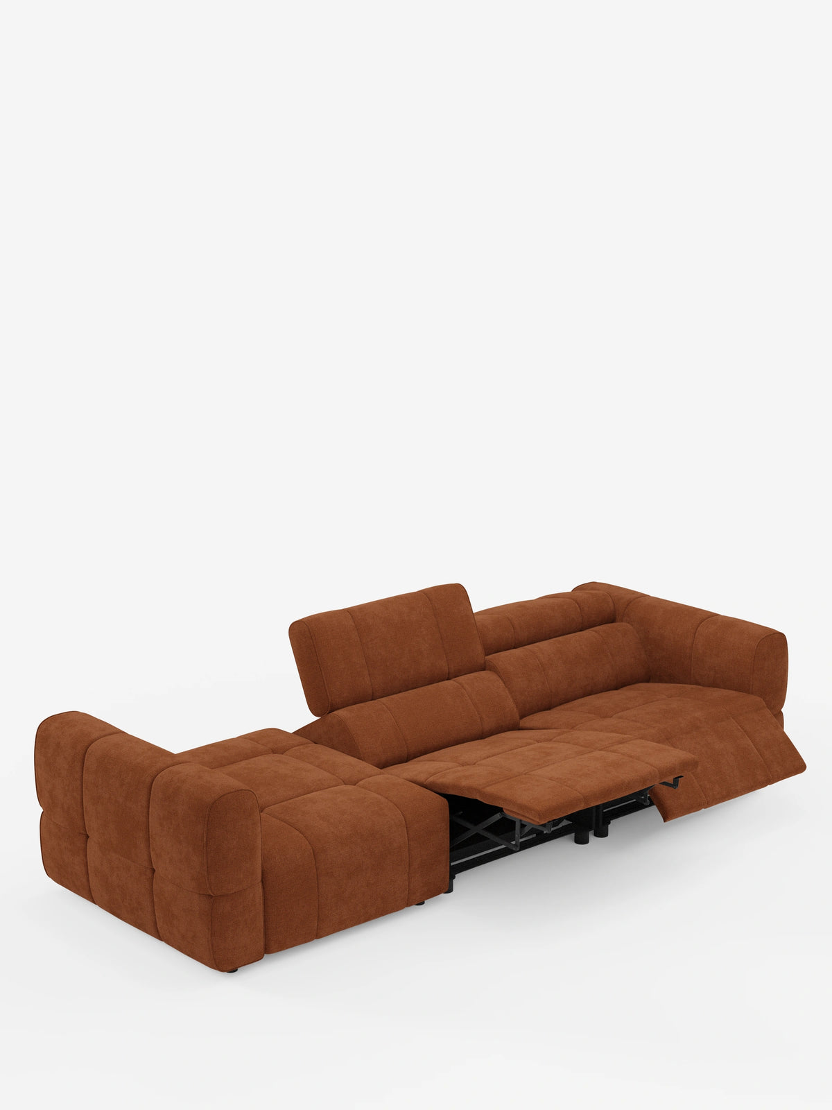 Un divano componibile Giotto Divano color ruggine con terminale aperto – opzione relax elettrico in tessuto smacchiabile T23 – su sfondo bianco, con una poltrona reclinata per mostrare la sua struttura meccanica in metallo nero.