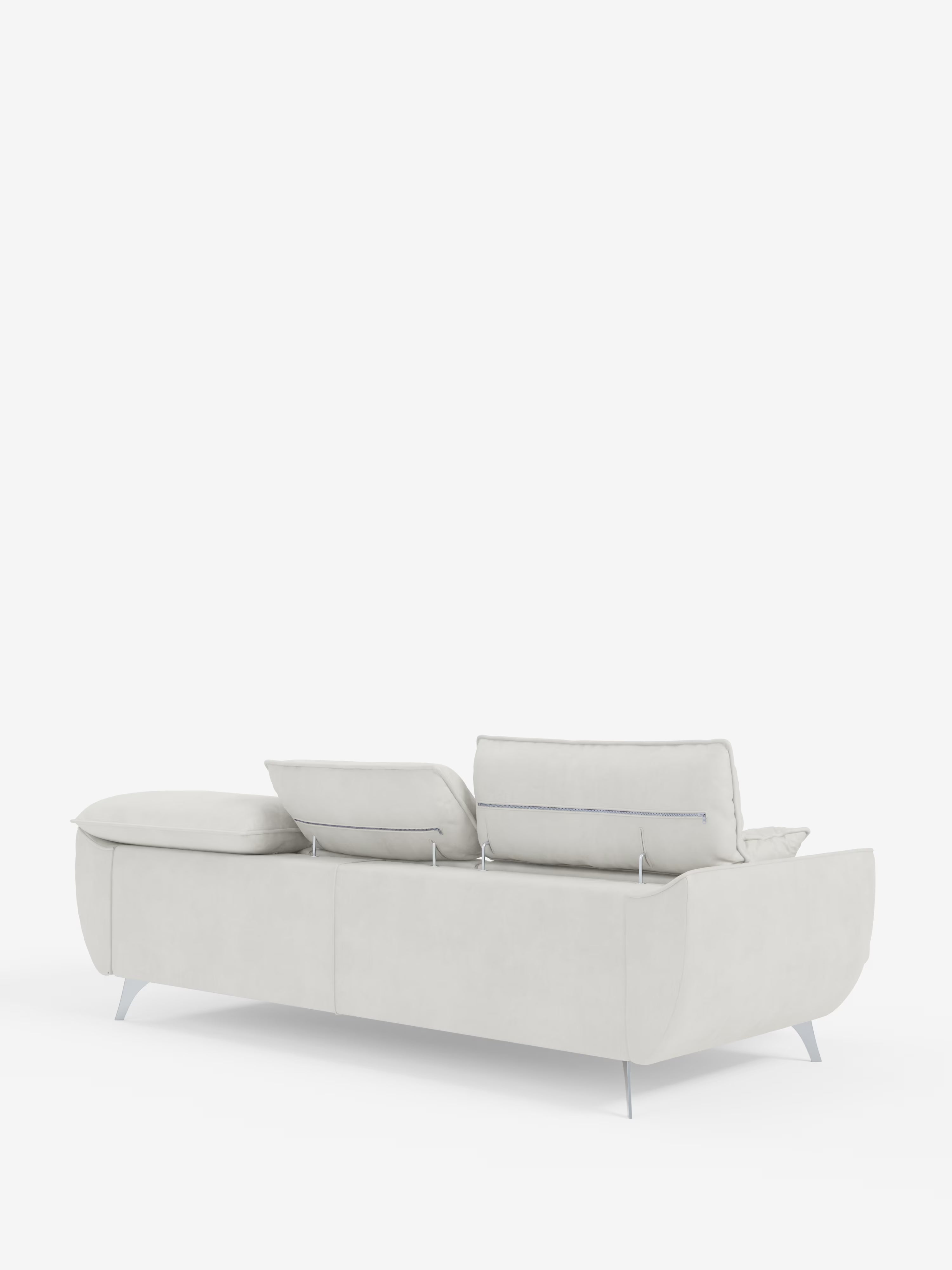 Scopri il comfort contemporaneo con il divano Michelangelo 4 Posti di Divani.Store: un sofisticato divano a quattro posti dotato di tre sedute estensibili e poggiatesta reclinabili. Rivestito con l’elegante tessuto T30 vellutino, resistente alle macchie, questo divano moderno vanta linee pulite, morbidi cuscini e raffinate gambe in metallo per un look minimalista. L’immagine mostra la vista posteriore e laterale del divano Michelangelo su uno sfondo bianco.