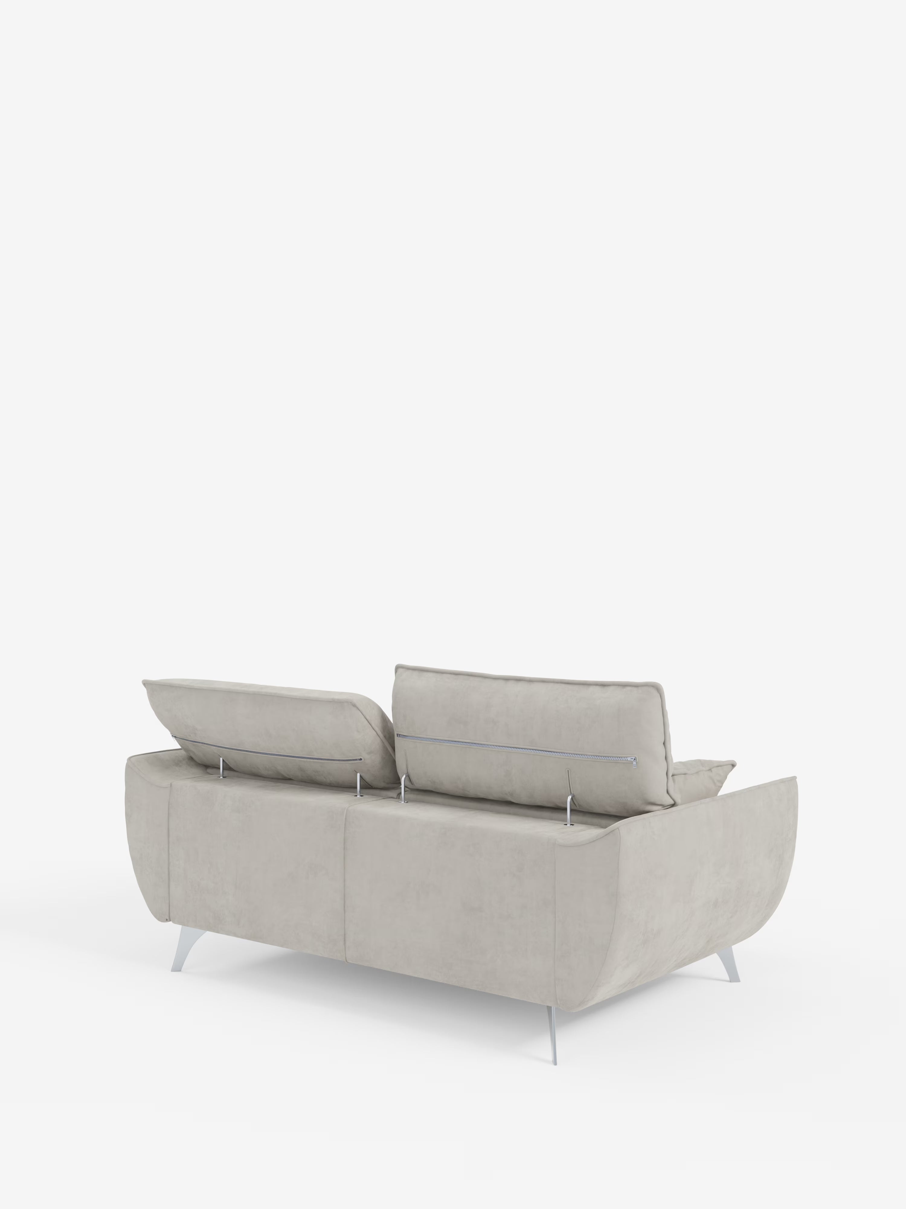 Un divano contemporaneo Michelangelo a 2 e 3 posti con sedute allungabili e poggiatesta reclinabili in tessuto smacchiabile T30 di Divani.Store, raffigurato di retro in finitura grigio chiaro. Questo divano minimalista presenta gambe in metallo, due ampi schienali — di cui uno leggermente rialzato — e braccioli delicatamente ricurvi. Il rivestimento liscio e le linee pulite ne esaltano l’aspetto moderno, in risalto su uno sfondo bianco a tinta unita.