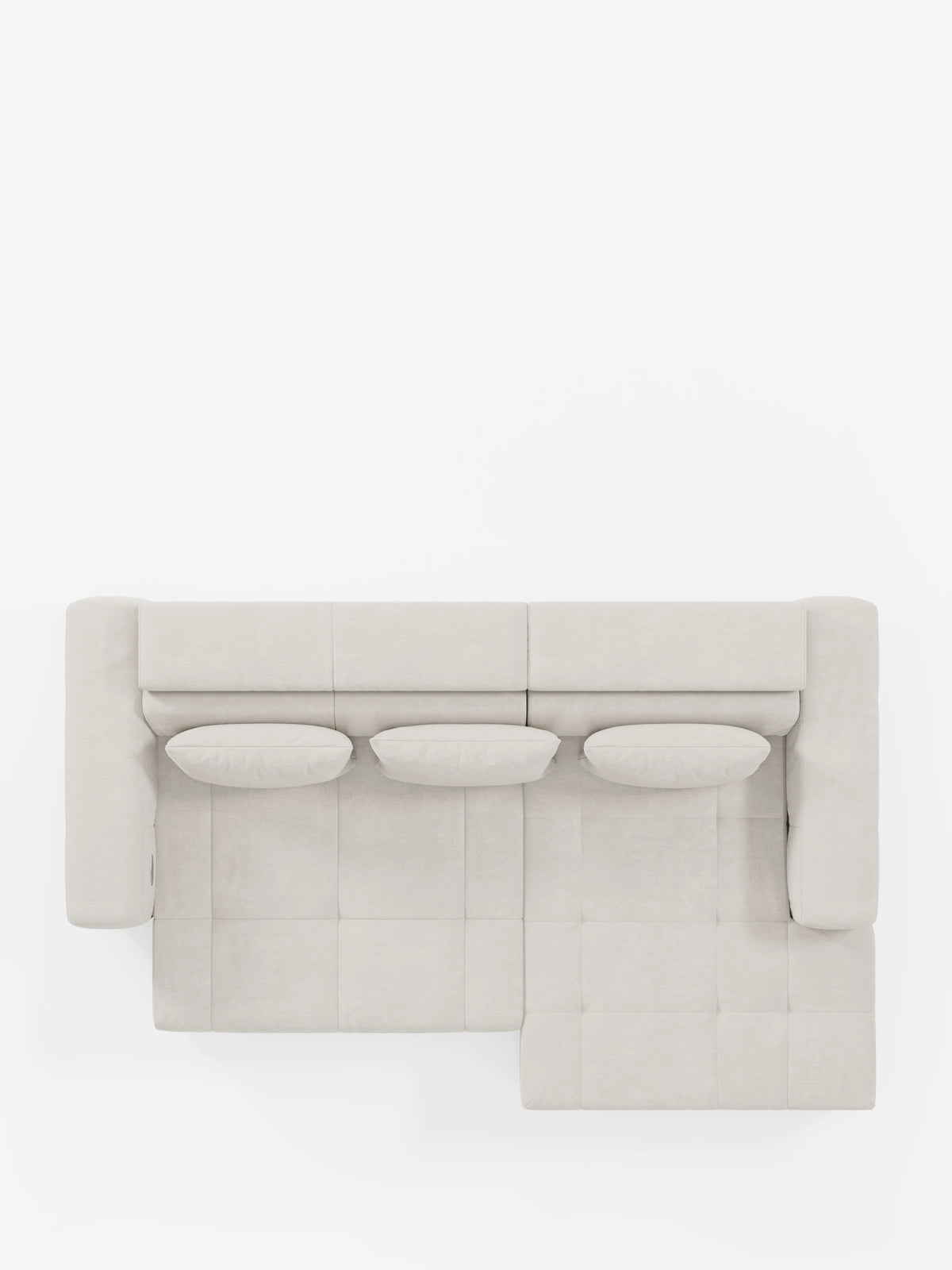 Vista dall'alto del divano angolare Monarch con penisola e sistema Relax elettrico per l'allungamento delle sedute - Poggiatesta reclinabili in morbido tessuto smacchiabile T31 di Divani.Store, nella finitura beige chiaro. Questo divano componibile a L presenta tre cuscini cilindrici coordinati lungo lo schienale ed è presentato su uno sfondo bianco a tinta unita, con la sezione destra che si estende verso l’esterno per formare la sua caratteristica configurazione a L.