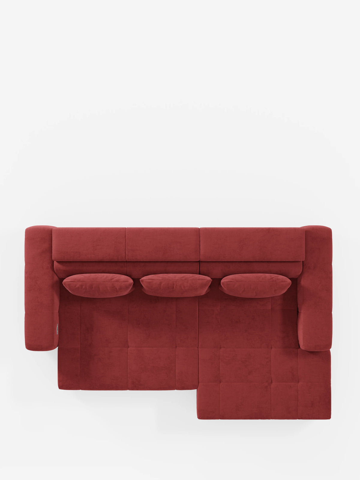 Vista dall'alto del divano angolare Monarch con penisola e funzione Relax elettrica per l'allungamento delle sedute di Divani.Store, rivestito in morbido tessuto T31 resistente alle macchie. Questo divano componibile dal rosso vivace presenta una chaise longue sul lato destro, tre cuscini cilindrici abbinati, poggiatesta reclinabili e sedute allungabili elettricamente. Il suo design geometrico moderno risalta sullo sfondo bianco a tinta unita, conferendogli un aspetto lussuoso e spazioso.