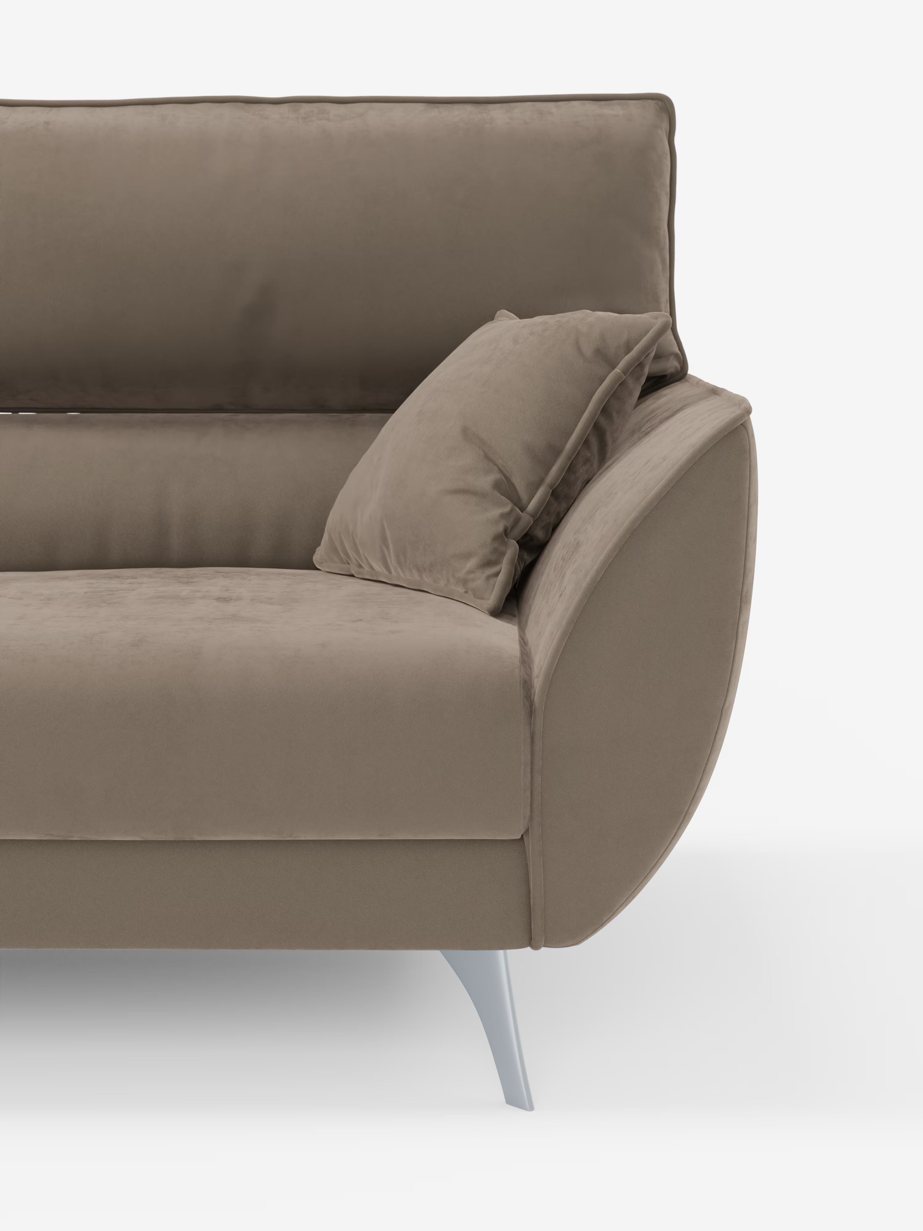 Un primo piano del divano Michelangelo 4 Posti di Divani.Store: un moderno divano color taupe con gambe in metallo, realizzato in elegante tessuto di velluto T30 resistente alle macchie. È dotato di tre sedute estensibili, imbottitura morbida, un cuscino angolare abbinato appoggiato al bracciolo e poggiatesta reclinabili per un comfort ancora maggiore. L’intero design è messo in risalto da uno sfondo bianco a tinta unita.