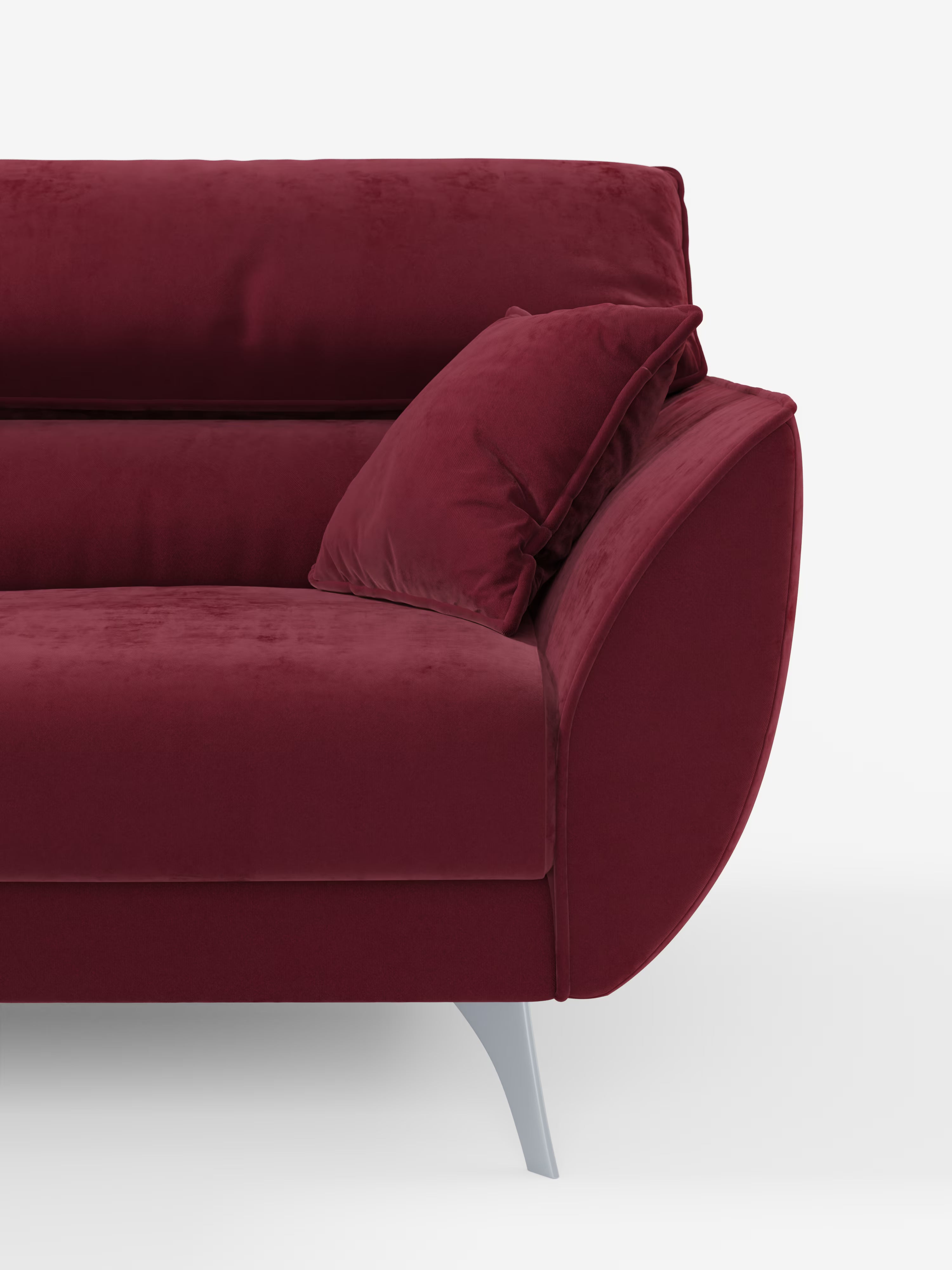 Un moderno divano Michelangelo a 2 e 3 posti color bordeaux di Divani.Store, realizzato in tessuto T30 resistente alle macchie, presenta braccioli ricurvi e gambe angolate color argento. Un cuscino coordinato è appoggiato su un angolo. Su uno sfondo bianco a tinta unita è visibile solo la metà destra di questo elegante divano moderno con sedute allungabili e poggiatesta reclinabili.