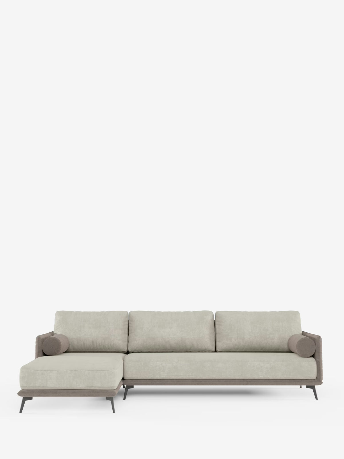 Vi presentiamo il divano angolare bicolore Basalto con penisola e base in metallo di Divani.Modello: un moderno divano componibile in grigio chiaro, caratterizzato da una chaise longue sul lato sinistro (penisola), tre morbidi cuscini dello schienale imbottiti in piuma, sottili gambe in metallo nero e due cuscini cilindrici in una tonalità leggermente più scura. Rivestito in tessuto T31 soft-touch antimacchia per un comfort ancora maggiore, questo elegante divano risalta magnificamente su uno sfondo bianco