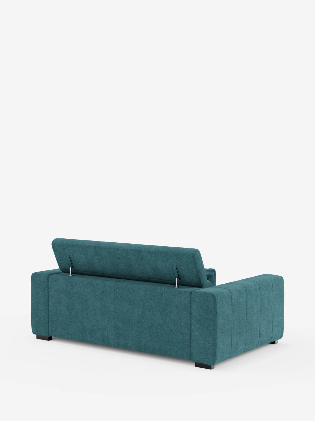 Il divano a 3 posti Doric di Divani.Store presenta una silhouette rettangolare elegante e moderna, rivestita in tessuto T23 di facile pulizia. I braccioli squadrati e i piedini neri corti ne esaltano lo stile contemporaneo, mentre lo schienale include una sezione parzialmente rialzata che funge da vano portaoggetti nascosto. Questo divano sfoderabile vanta sedute estensibili elettricamente e un poggiatesta reclinabile, il tutto su uno sfondo bianco a tinta unita.