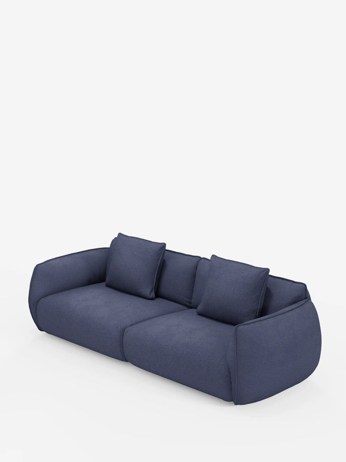 Un moderno divano modulare e componibile Nimbus a 3 posti da 250 cm, colore blu scuro, di Divani.Store, rivestito in tessuto sfoderabile e antimacchia effetto cotone (T33), caratterizzato da un profilo basso, ampi braccioli, bordi arrotondati e quattro cuscini quadrati abbinati. Il design minimalista appare lussuoso e si staglia su uno sfondo bianco a tinta unita.