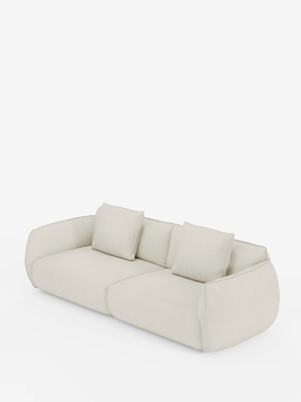 Un divano a 3 posti Nimbus dal design contemporaneo e minimalista, modulare e componibile, firmato Divani.Store, realizzato in tessuto T33 color crema con effetto cotone e resistente alle macchie, caratterizzato da morbidi bordi arrotondati, schienali bassi e due grandi cuscini quadrati abbinati. Il design morbido e accogliente risalta su uno sfondo bianco a tinta unita.