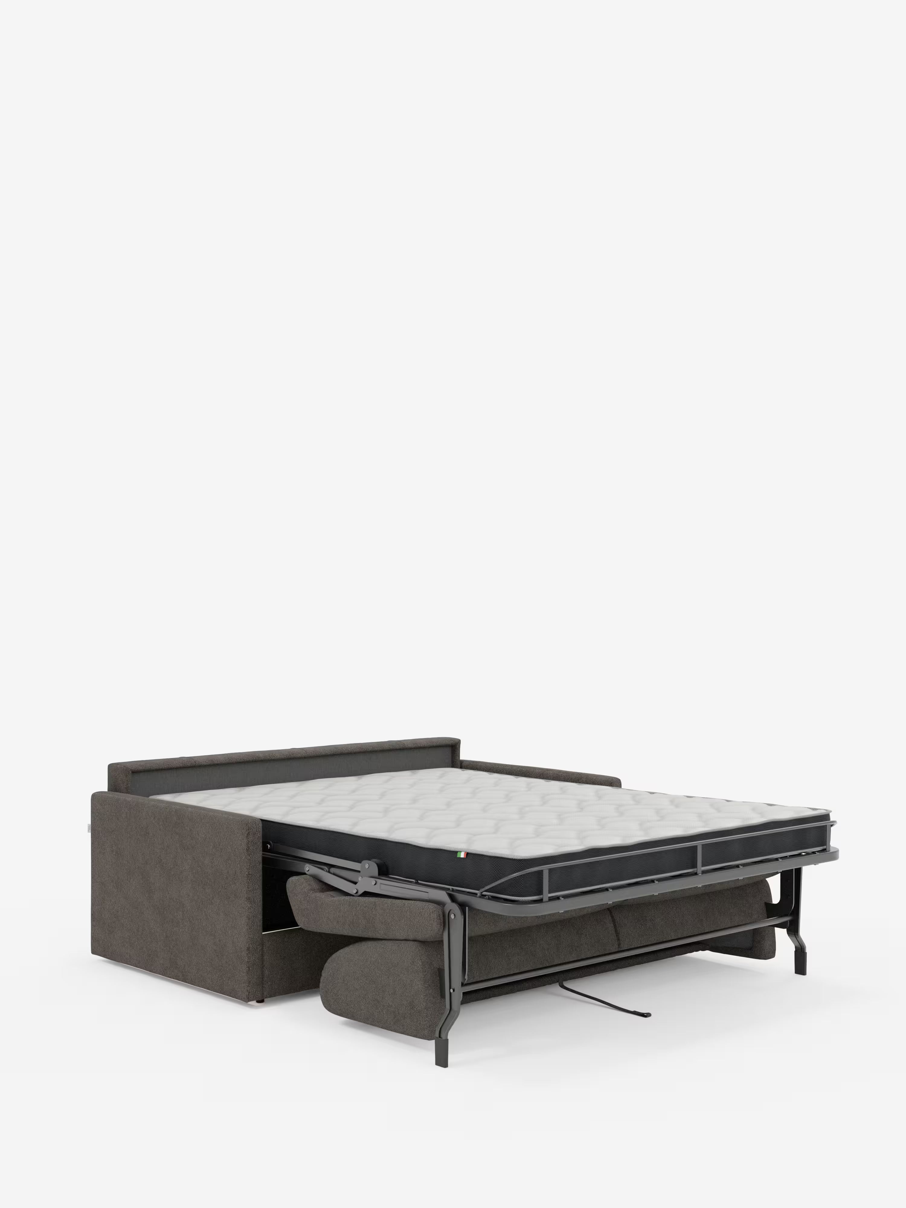 Il divano letto Tommy a 2 e 3 posti matrimoniale di Divani.Store, rivestito in tessuto T33 grigio smacchiabile effetto cotone, è raffigurato con il materasso esteso per creare una superficie piana su cui dormire. I braccioli sottili e la base del divano rimangono in posizione verticale, mentre la struttura del letto è visibile sotto il materasso. Lo sfondo è bianco e spoglio.