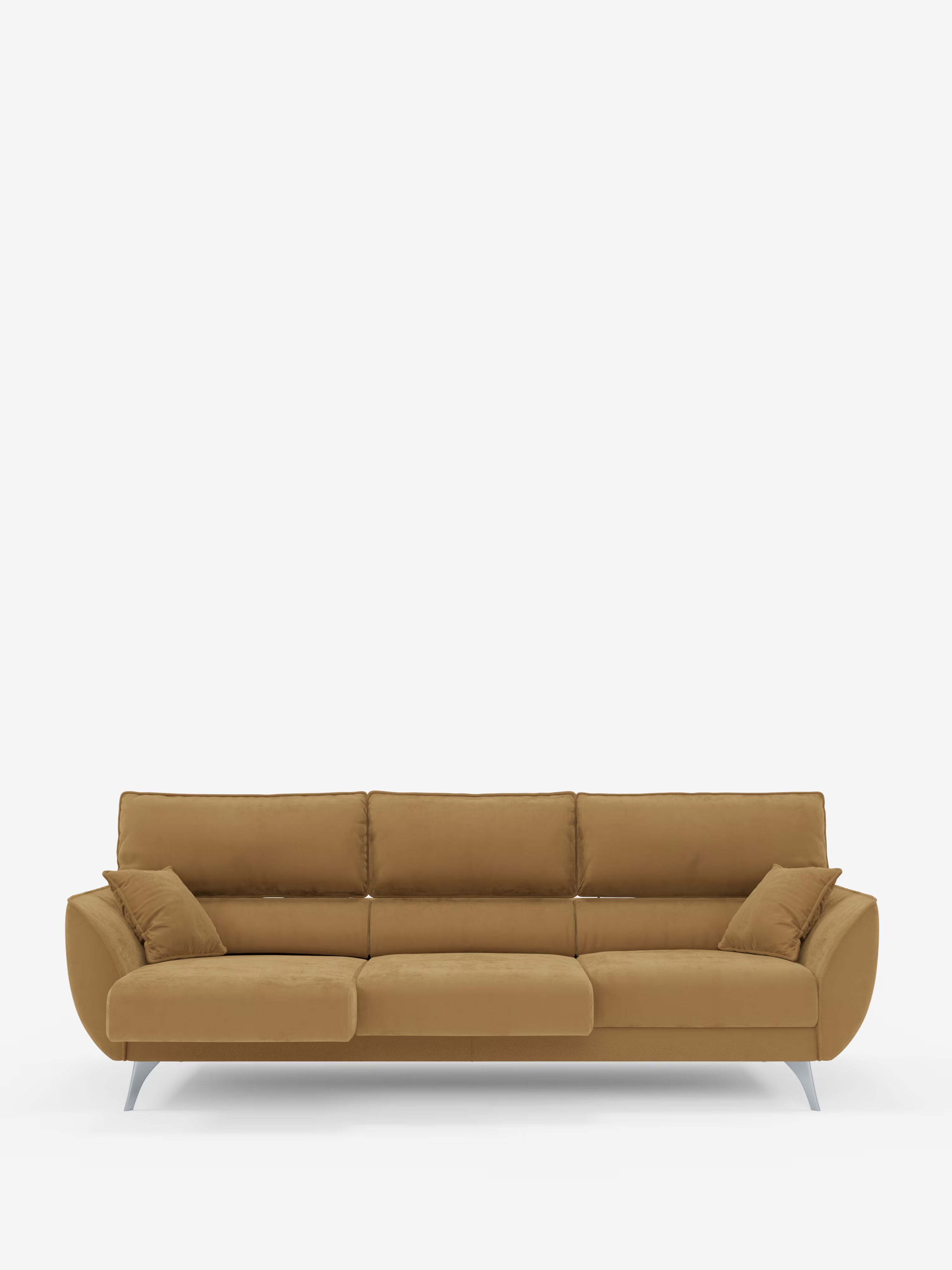 Un divano contemporaneo Michelangelo a 4 posti di Divani.Store, dotato di tre sedute estraibili e poggiatesta regolabili, rivestito in elegante tessuto di velluto T30 resistente alle macchie. Il design presenta una finitura color cuoio con morbidi cuscini, due cuscini decorativi coordinati, un profilo basso, braccioli leggermente arrotondati ed eleganti gambe argentate angolate. Il tutto su uno sfondo bianco a tinta unita.