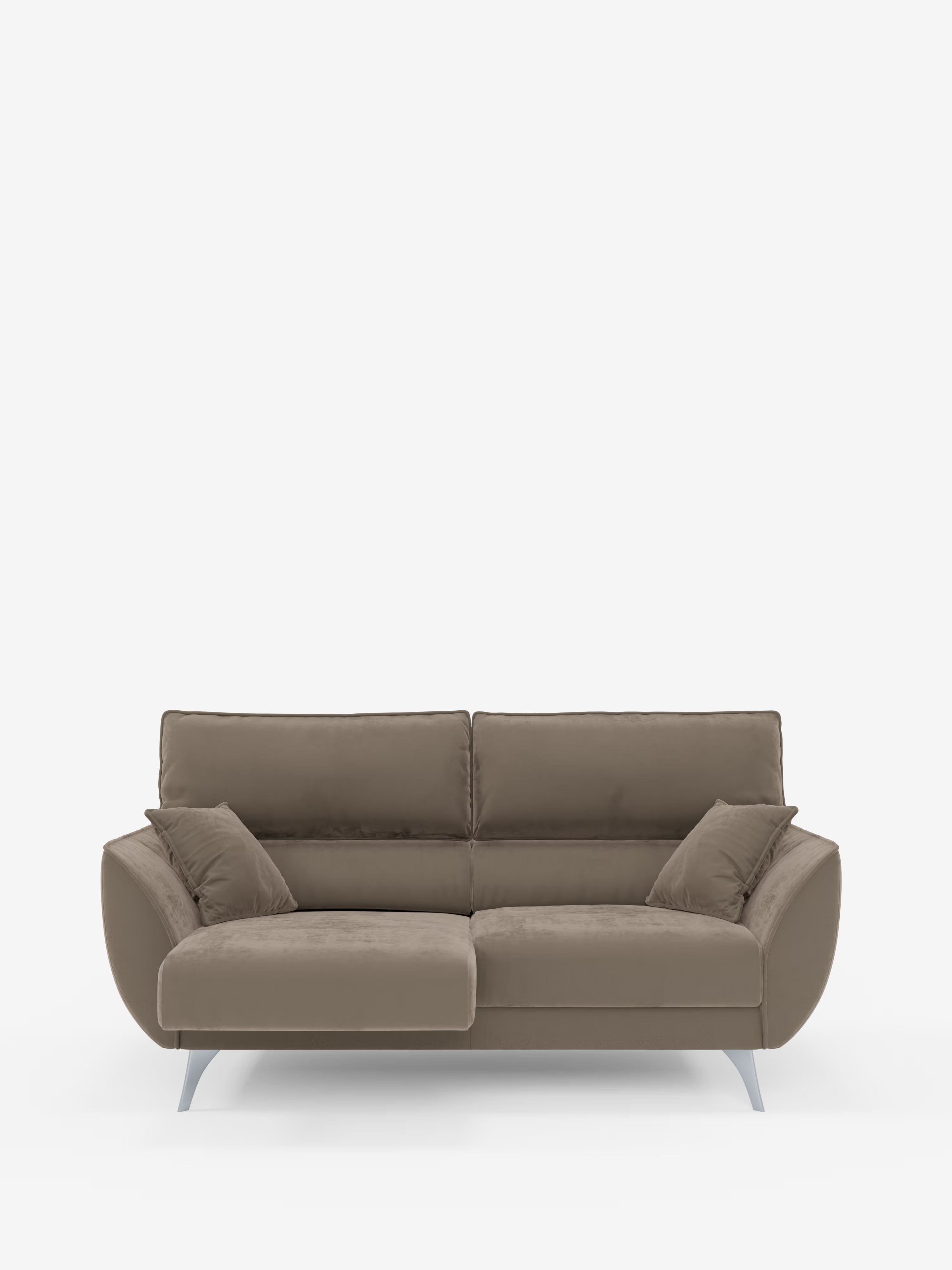 Il divano a due posti Michelangelo in stile contemporaneo di Divani.Store, rivestito in tessuto T30 antimacchia in una ricca tonalità di marrone, presenta sedute allungate, braccioli angolati, gambe cromate, due cuscini coordinati e poggiatesta regolabili. Il suo design minimalista, caratterizzato da linee pulite e da un morbido rivestimento, risalta su uno sfondo bianco, creando un look elegante e allo stesso tempo accogliente.