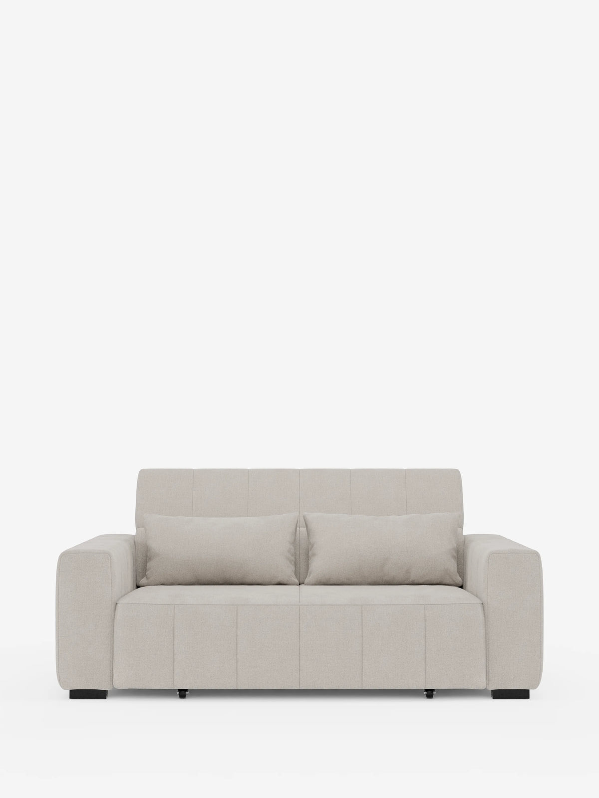 Un divano a tre posti “Doric” in stile contemporaneo color beige di Divani.Store, dotato di sedute estensibili con funzione di relax elettrica e poggiatesta reclinabili in tessuto T23 antimacchia, spicca su uno sfondo bianco a tinta unita. Il divano presenta ampi braccioli, due cuscini di seduta, due cuscini dello schienale abbinati, gambe corte nere e linee pulite e minimaliste.