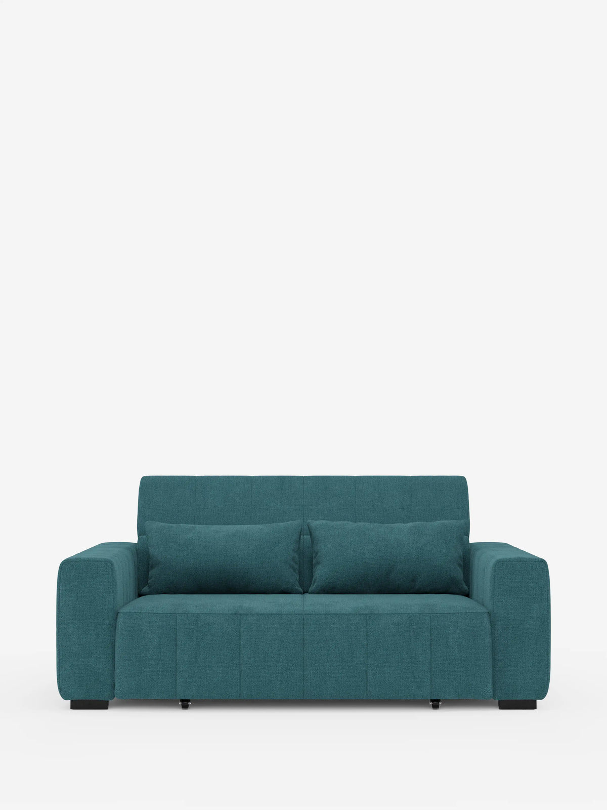 Divano Doric a 3 posti in blu verde acqua con sedute allungabili tramite meccanismo relax elettrico di Divani.Store, caratterizzato da una silhouette moderna e squadrata con braccioli rettangolari e due cuscini dello schienale abbinati. Su uno sfondo bianco a tinta unita, questo divano contemporaneo presenta cuciture a vista sulla seduta, un poggiatesta reclinabile, tessuto T23 facile da pulire e gambe corte nere per un finish elegante.