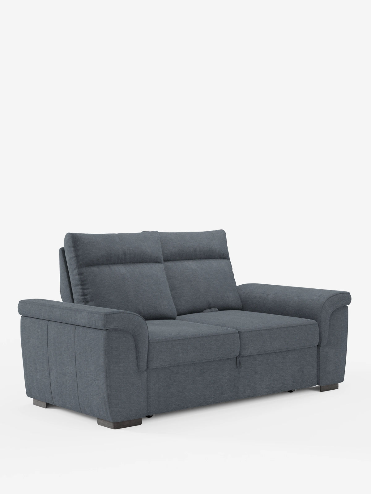 Un divano a tre posti Ischia con pouf estraibile e schienali scorrevoli in tessuto misto lino lavabile, firmato Divani.Store: un moderno divano a tre posti grigio scuro con ampi braccioli, due schienali e una base senza giunture, poggiata su bassi piedini in legno scuro.