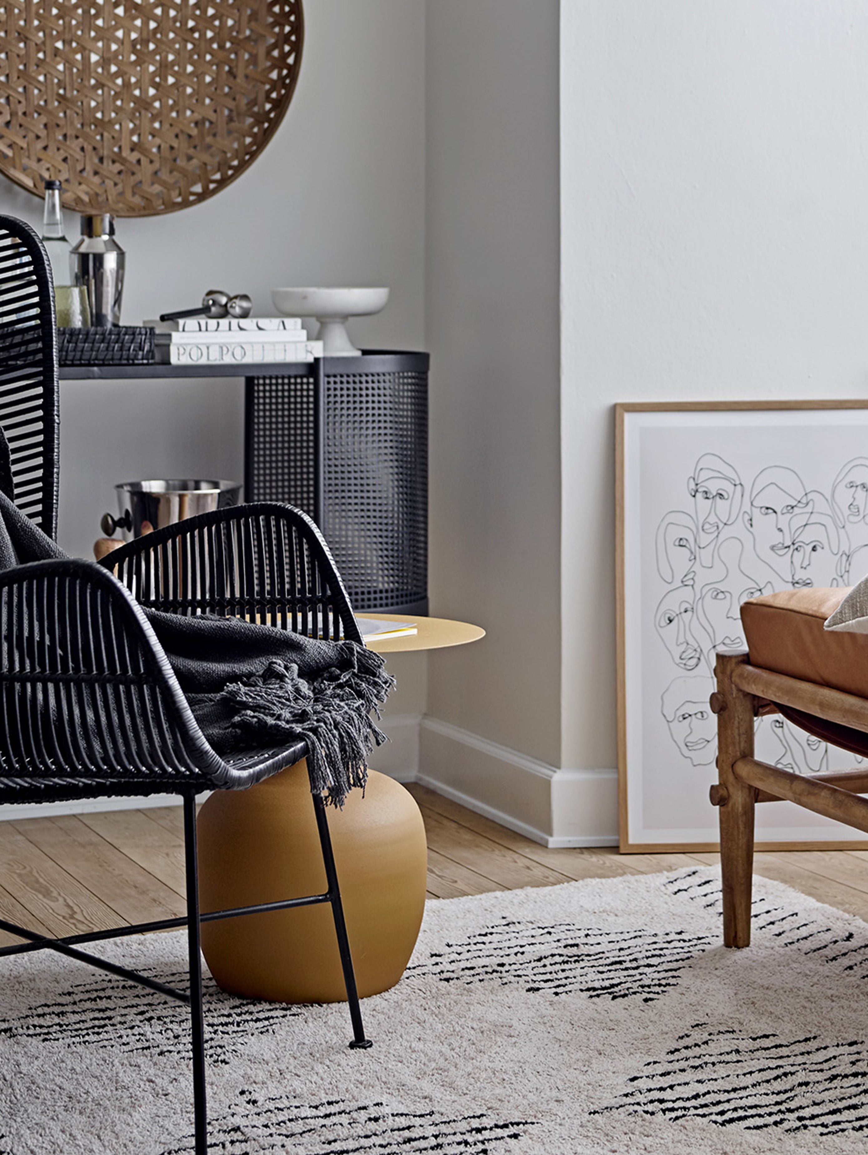 Ayah tavolino decorativo di design rotondo in metallo giallo caldo - divani.store