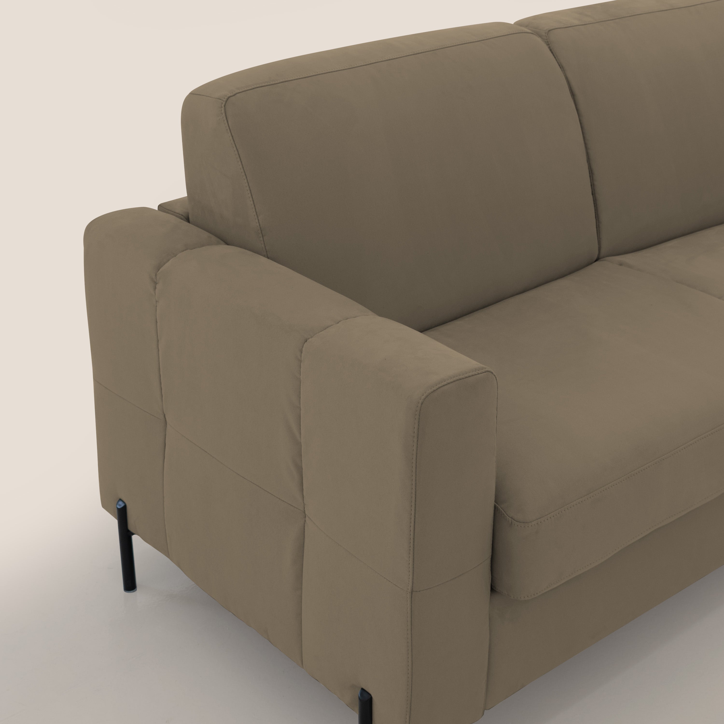 Ortensia divano letto materasso H18 cm con piedi alti in elegante microfibra smacchiabile T11 marrone - divani.store