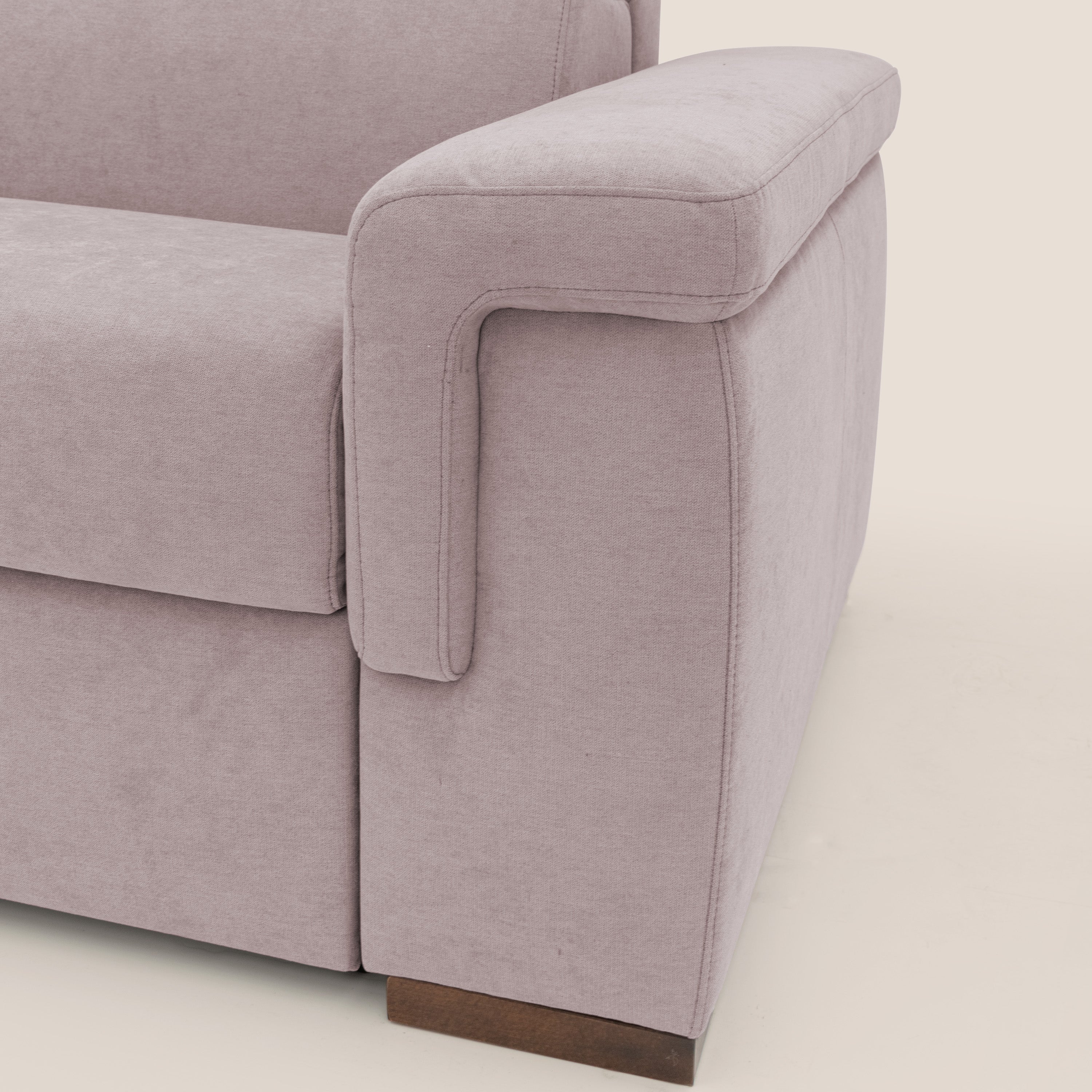 Giunone divano letto con materasso alto 18 cm e poggiatesta reclinabili in tessuto impermeabile T02 rosa - divani.store