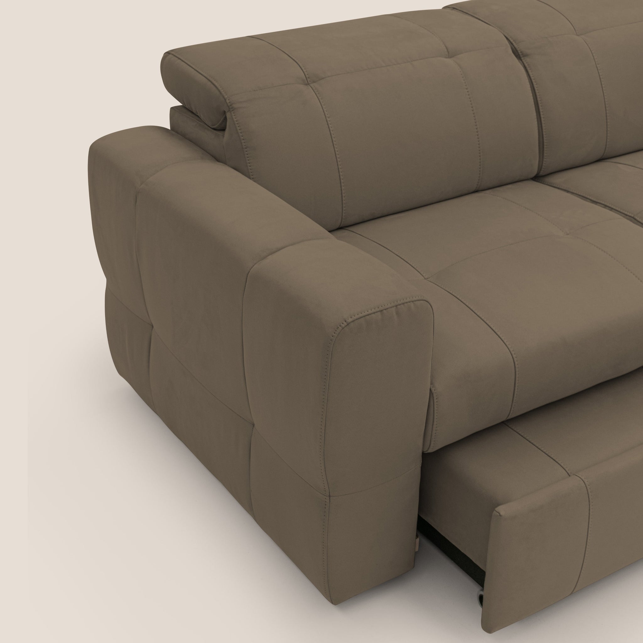 Kronos Ecksofa mit ausziehbarer Ottomane und Staufach aus wasserfester Mikrofaser T11