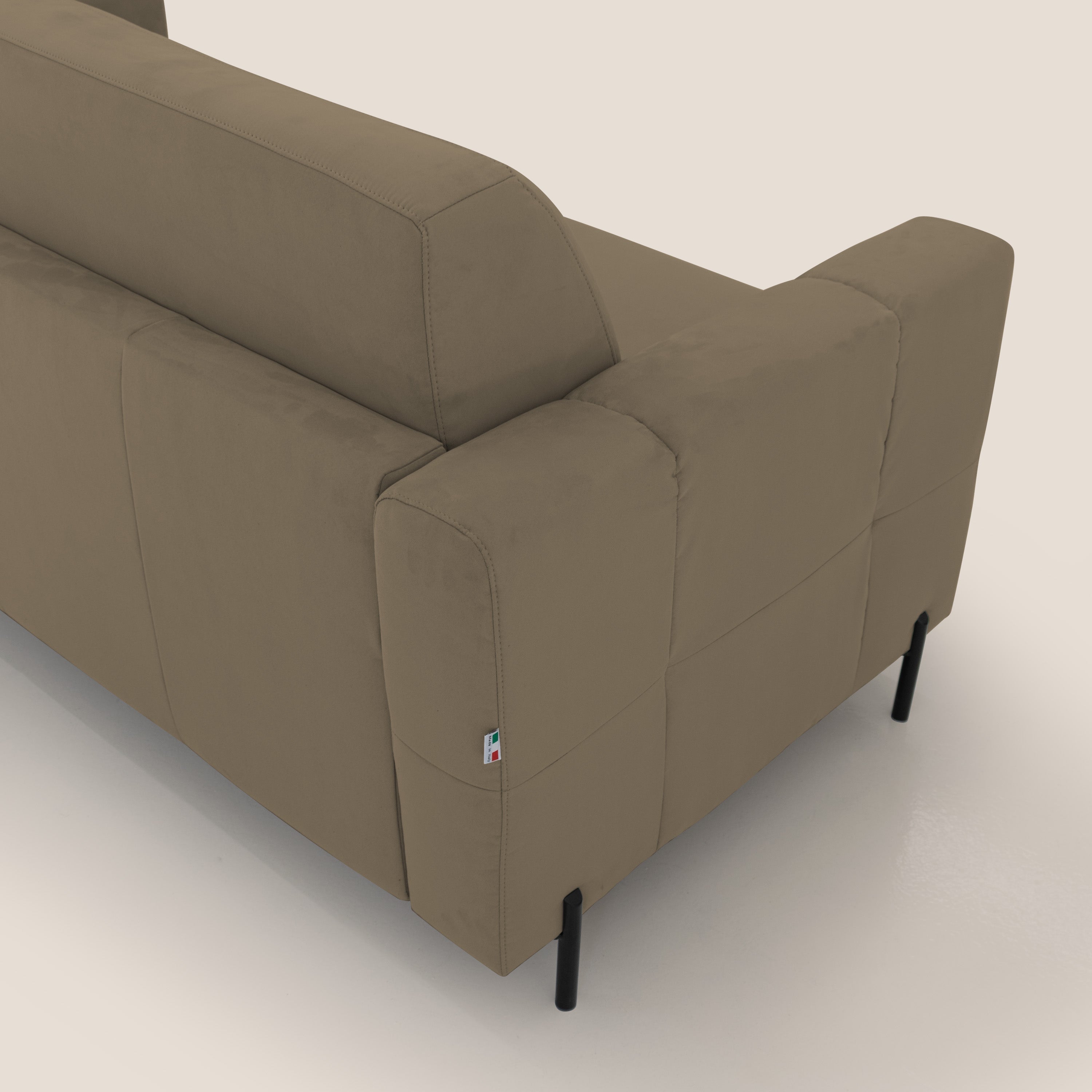 Ortensia divano letto materasso H18 cm con piedi alti in elegante microfibra smacchiabile T11 marrone - divani.store