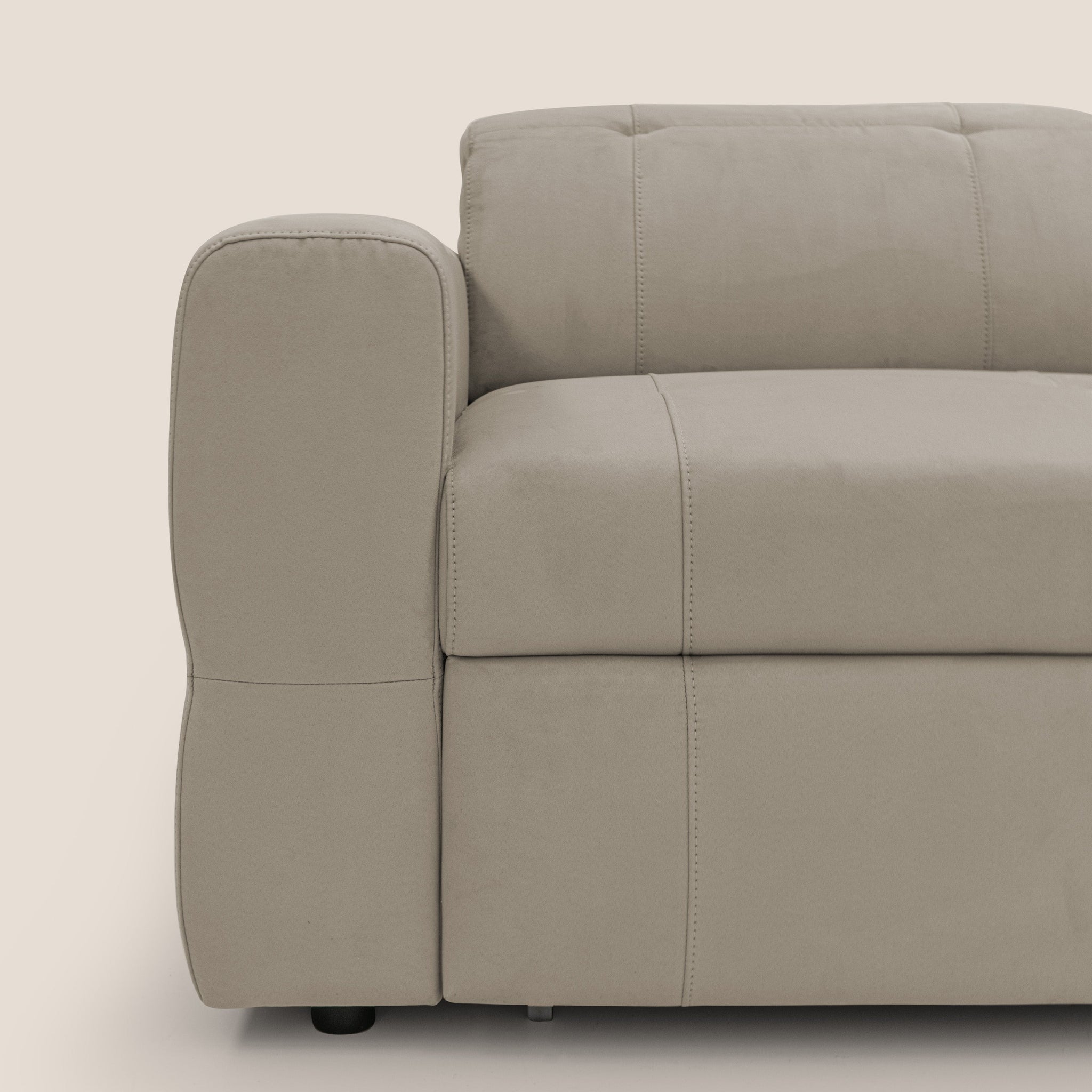 Kronos Ecksofa mit ausziehbarer Ottomane und mobilem Hocker mit Staufach aus wasserfester Mikrofaser T11