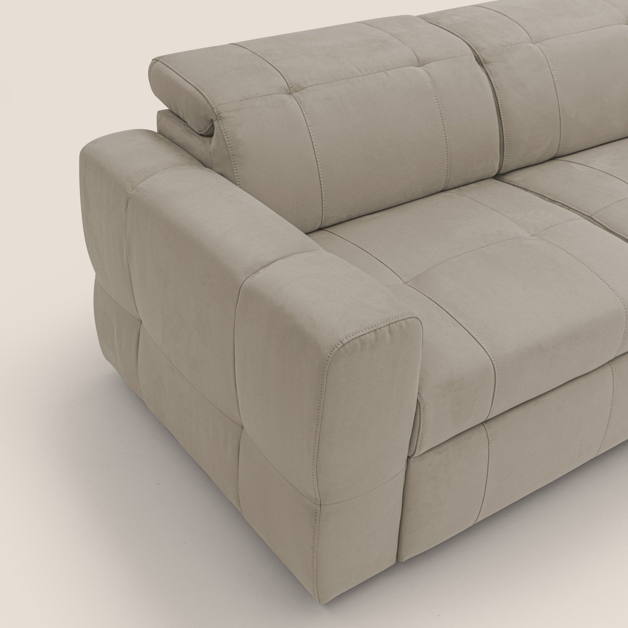 Kronos Ecksofa mit ausziehbarer Ottomane und mobilem Hocker mit Staufach aus wasserfester Mikrofaser T11