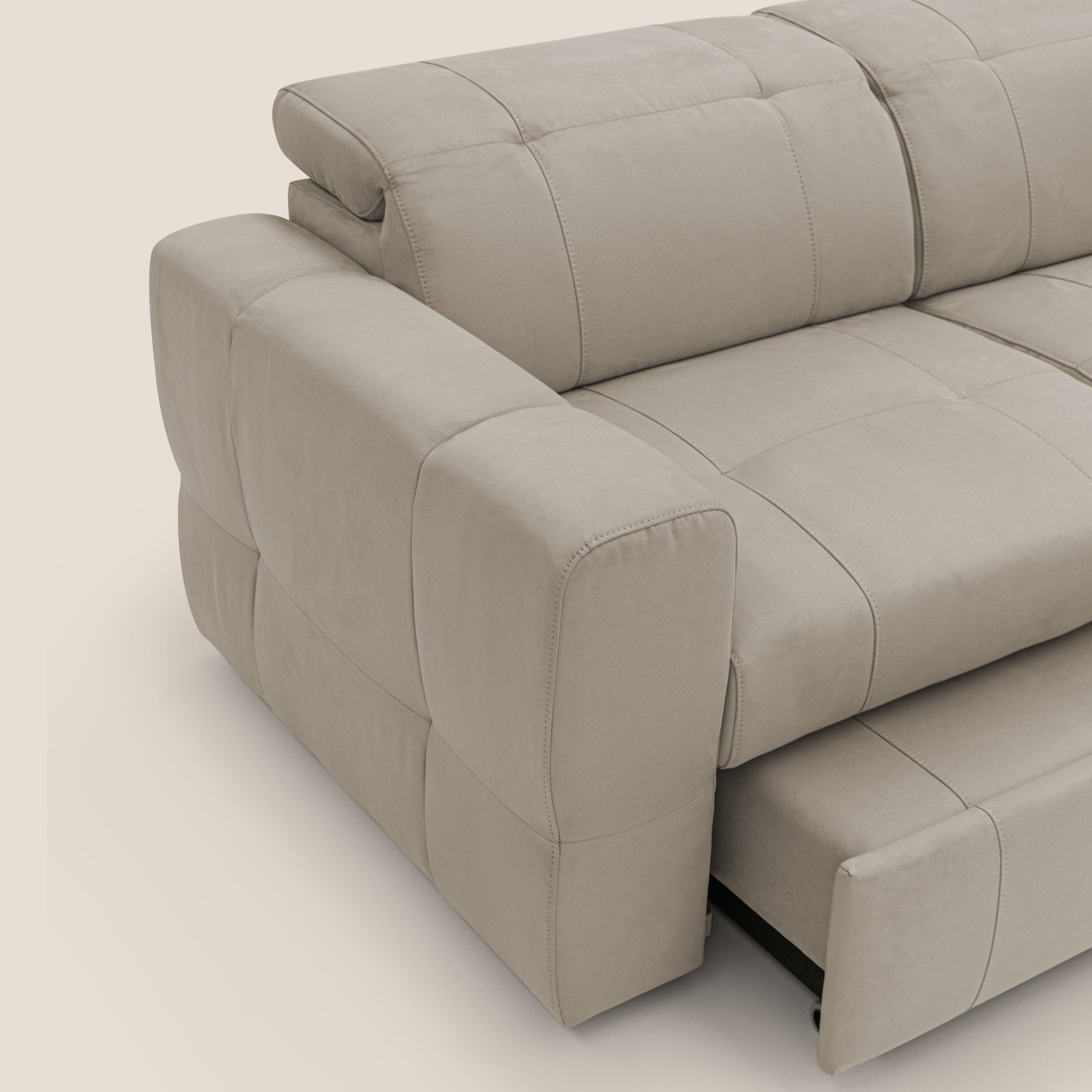 Kronos Ecksofa mit ausziehbarer Ottomane und mobilem Hocker mit Staufach aus wasserfester Mikrofaser T11