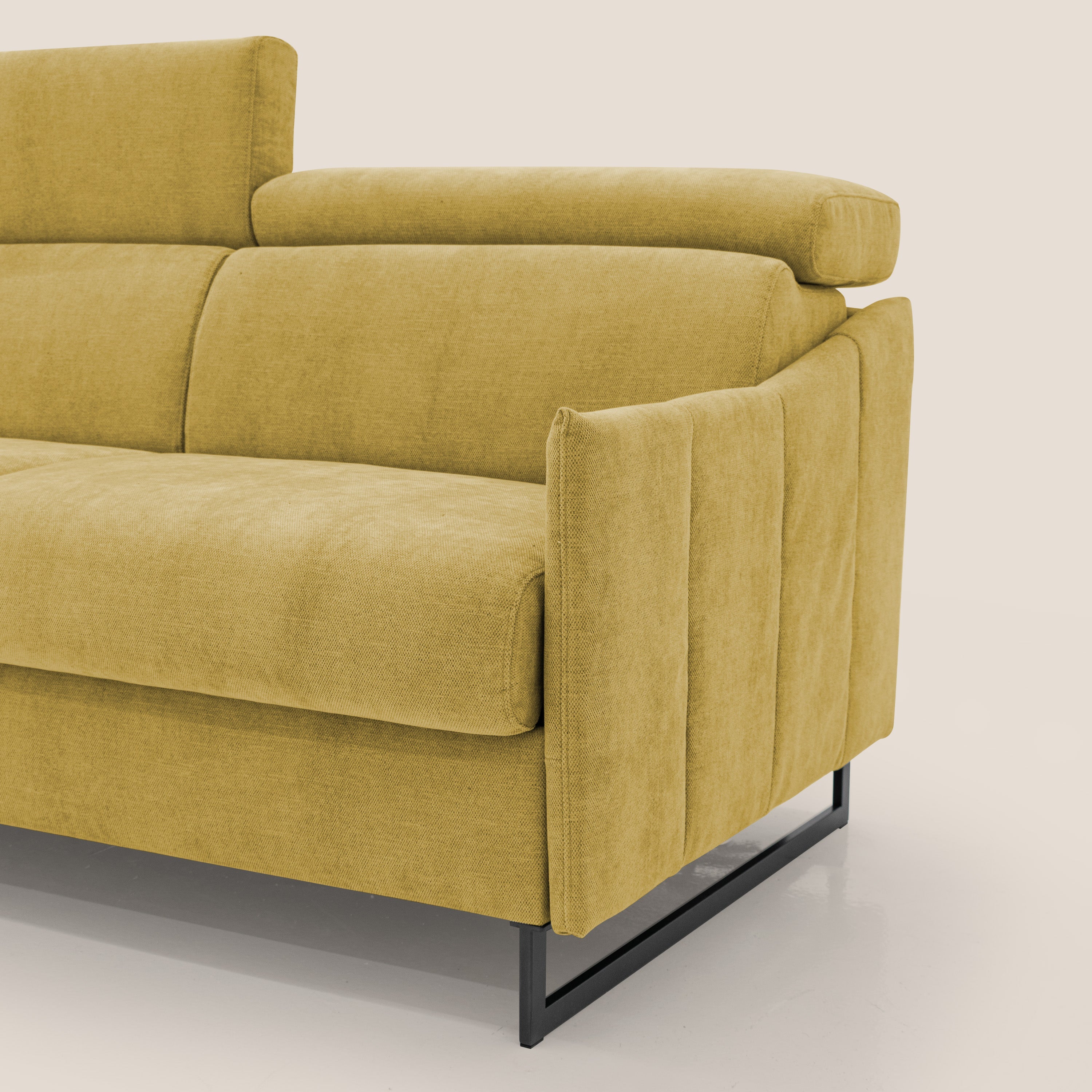 Loto divano letto salvaspazio materasso H18 cm con piedi alti in morbido tessuto impermeabile T14 giallo - divani.store