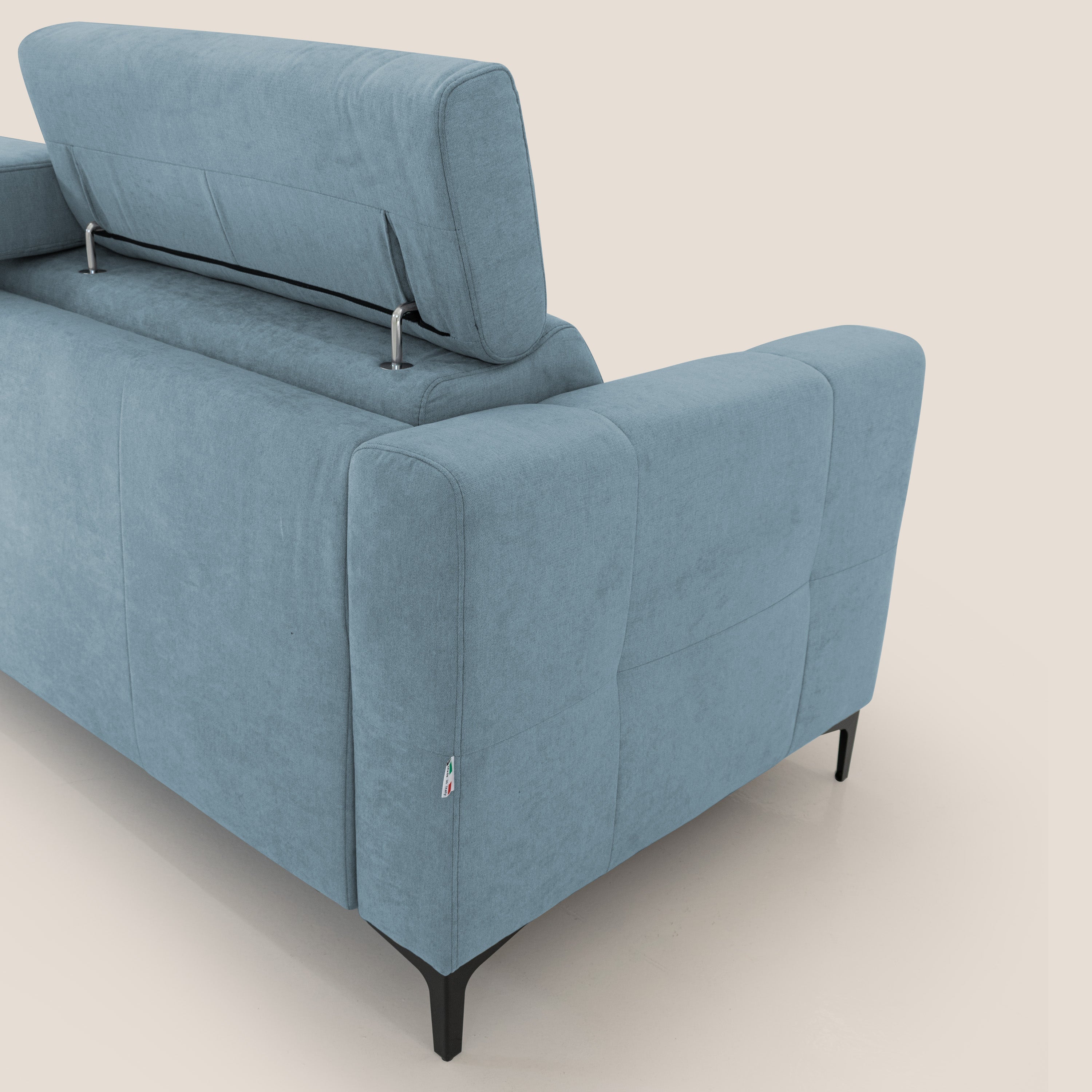 Gardenia divano letto materasso alto 18 cm con poggiatesta reclinabili e rivestimento impermeabile T02 carta da zucchero - divani.store