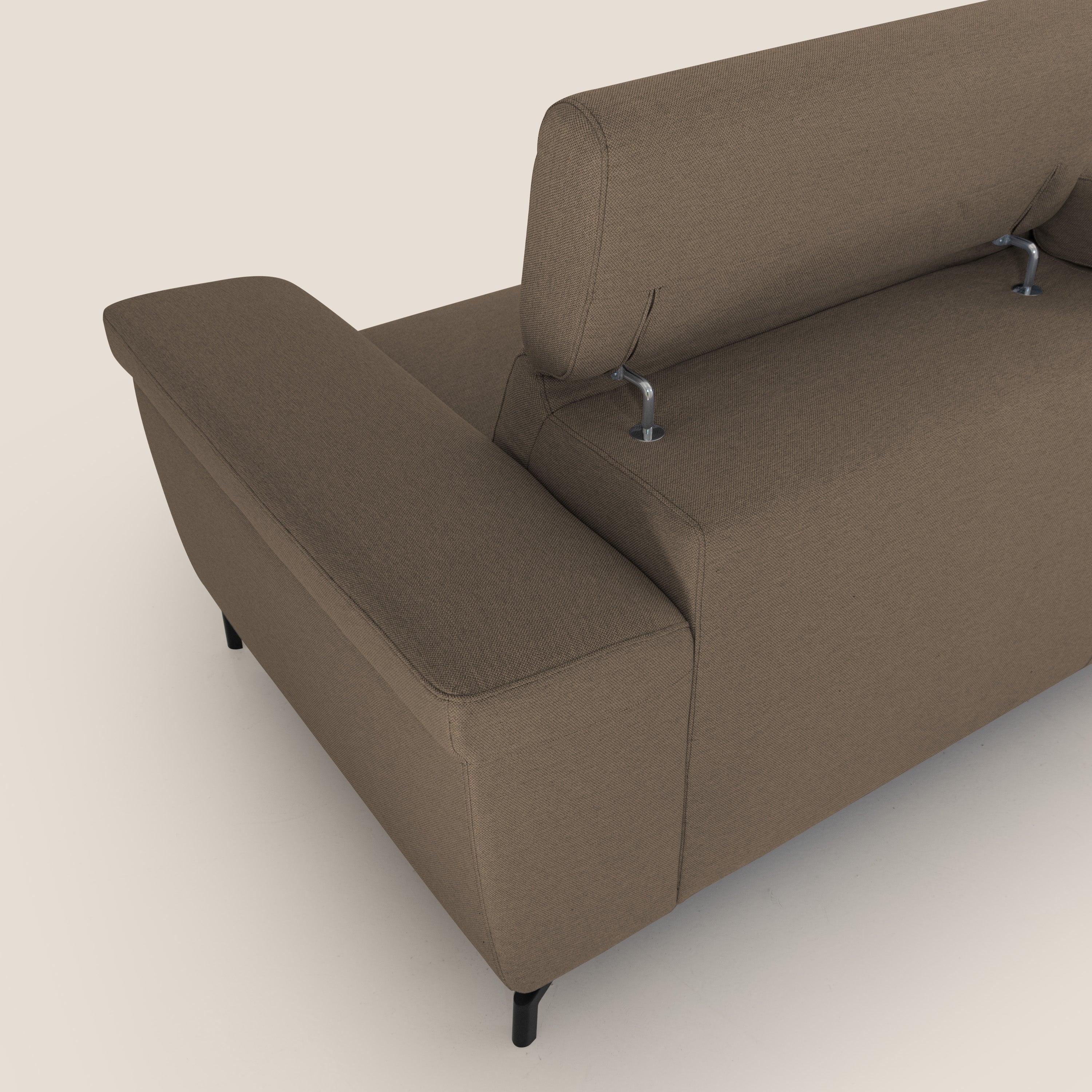 Aisha Divano con poggiapiedi estraibile piedini alti e poggiatesta reclinabili in tessuto Smacchiabile T05 marrone - divani.store
