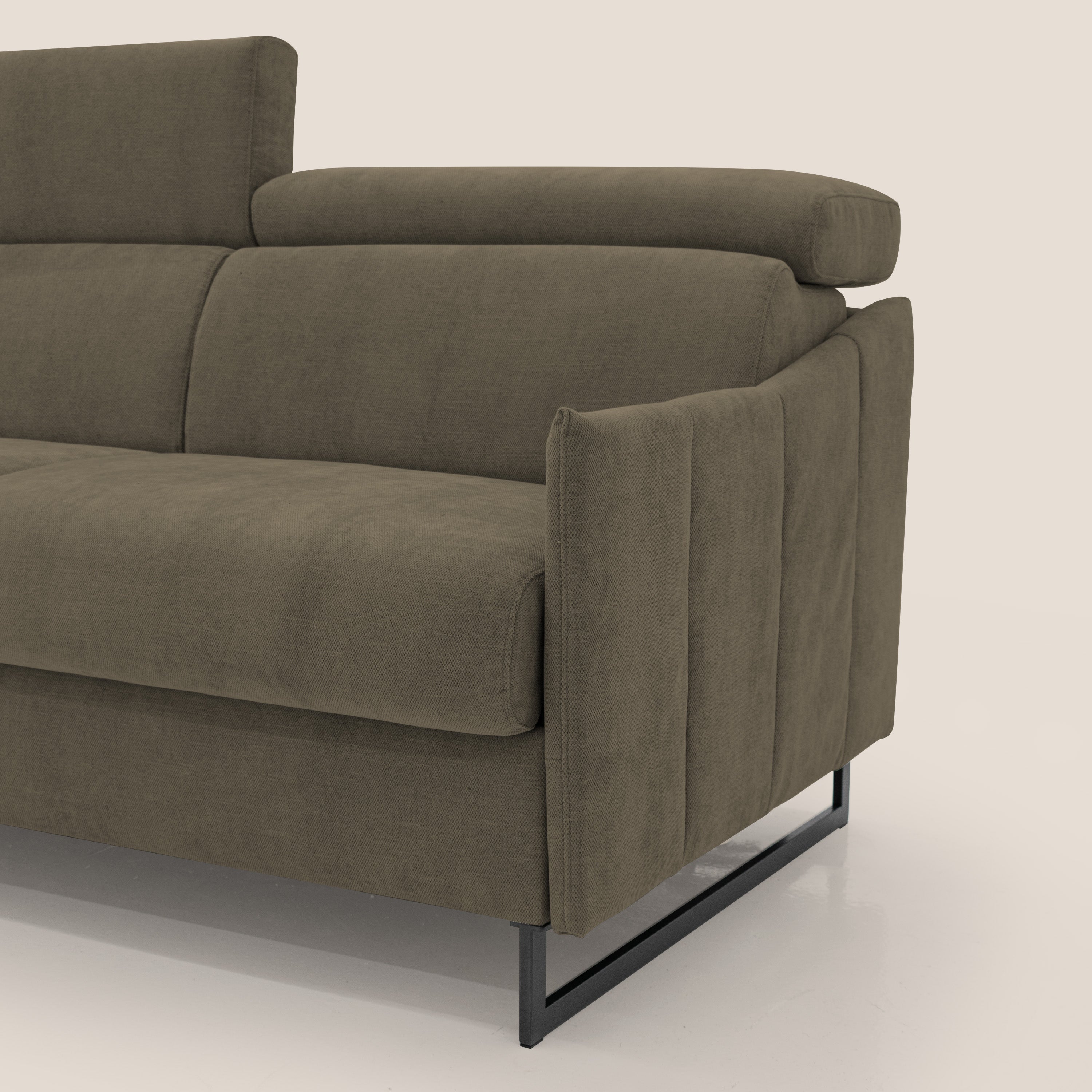 Loto divano letto salvaspazio materasso H18 cm con piedi alti in morbido tessuto impermeabile T14 marrone - divani.store