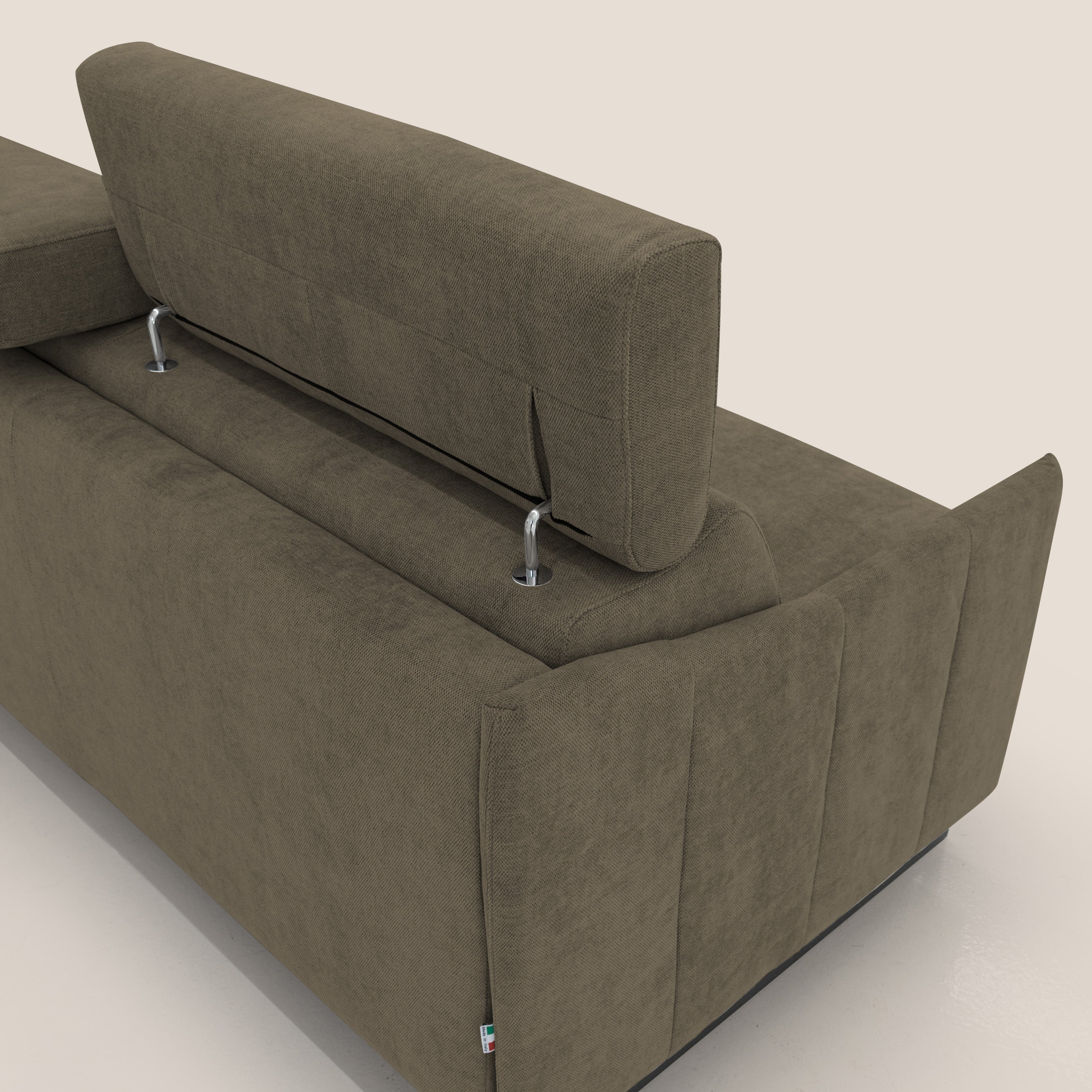 Loto divano letto salvaspazio materasso H18 cm con piedi alti in morbido tessuto impermeabile T14 marrone - divani.store