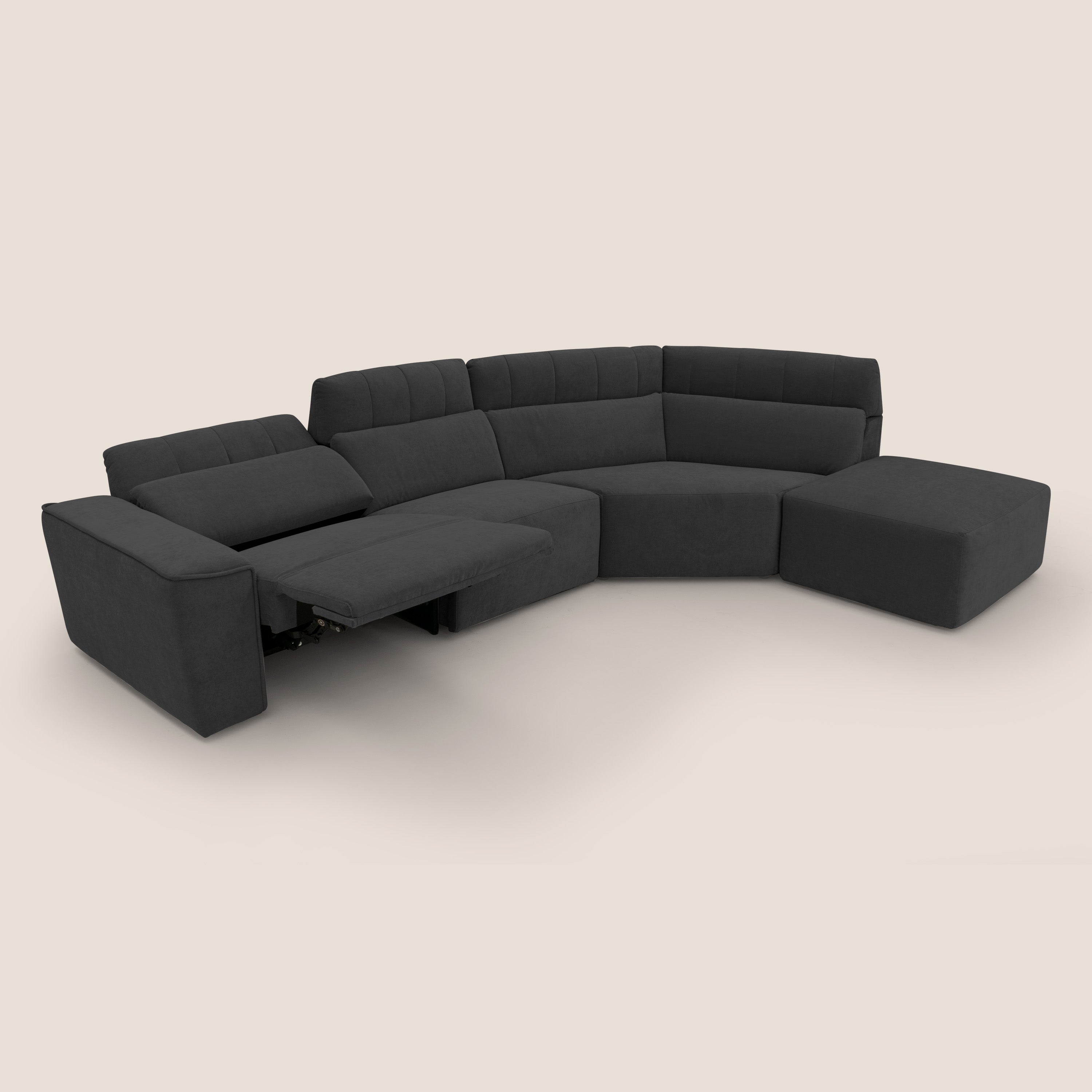 Clark Divano angolare con opzione relax elettrico in tessuto smacchiabile impermeabile T17 nero - divani.store