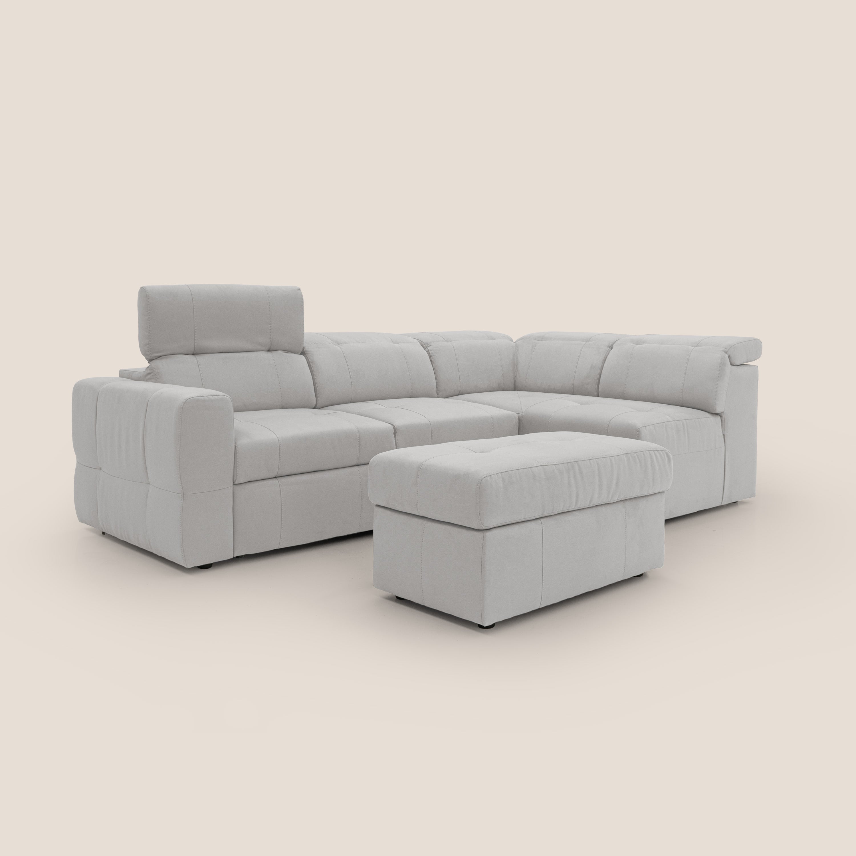 Kronos Divano angolare con poggiapiedi estraibile e pouf contenitore mobile in microfibra impermeabile T11 grigio chiaro - divani.store