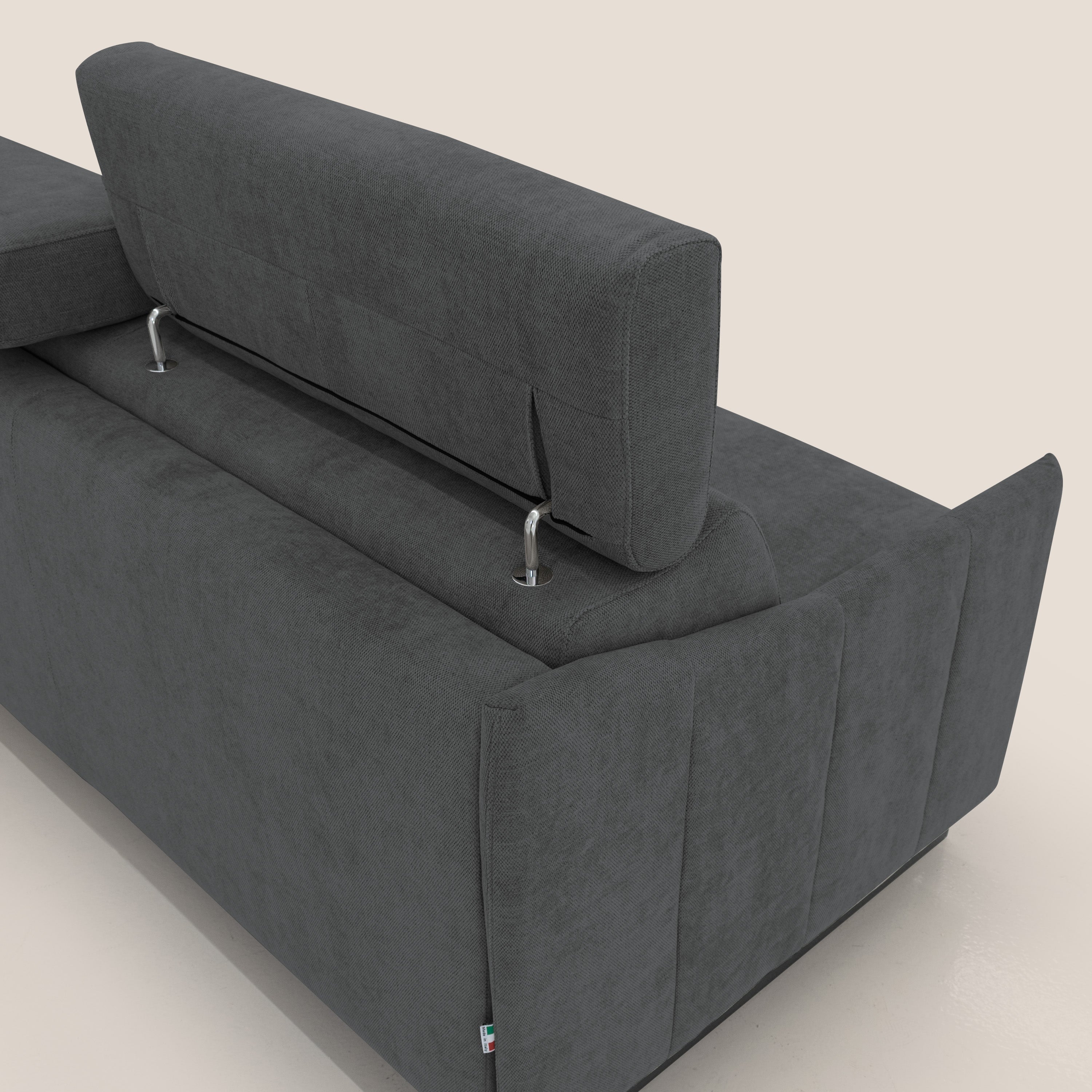 Loto divano letto salvaspazio materasso H18 cm con piedi alti in morbido tessuto impermeabile T14 antracite - divani.store