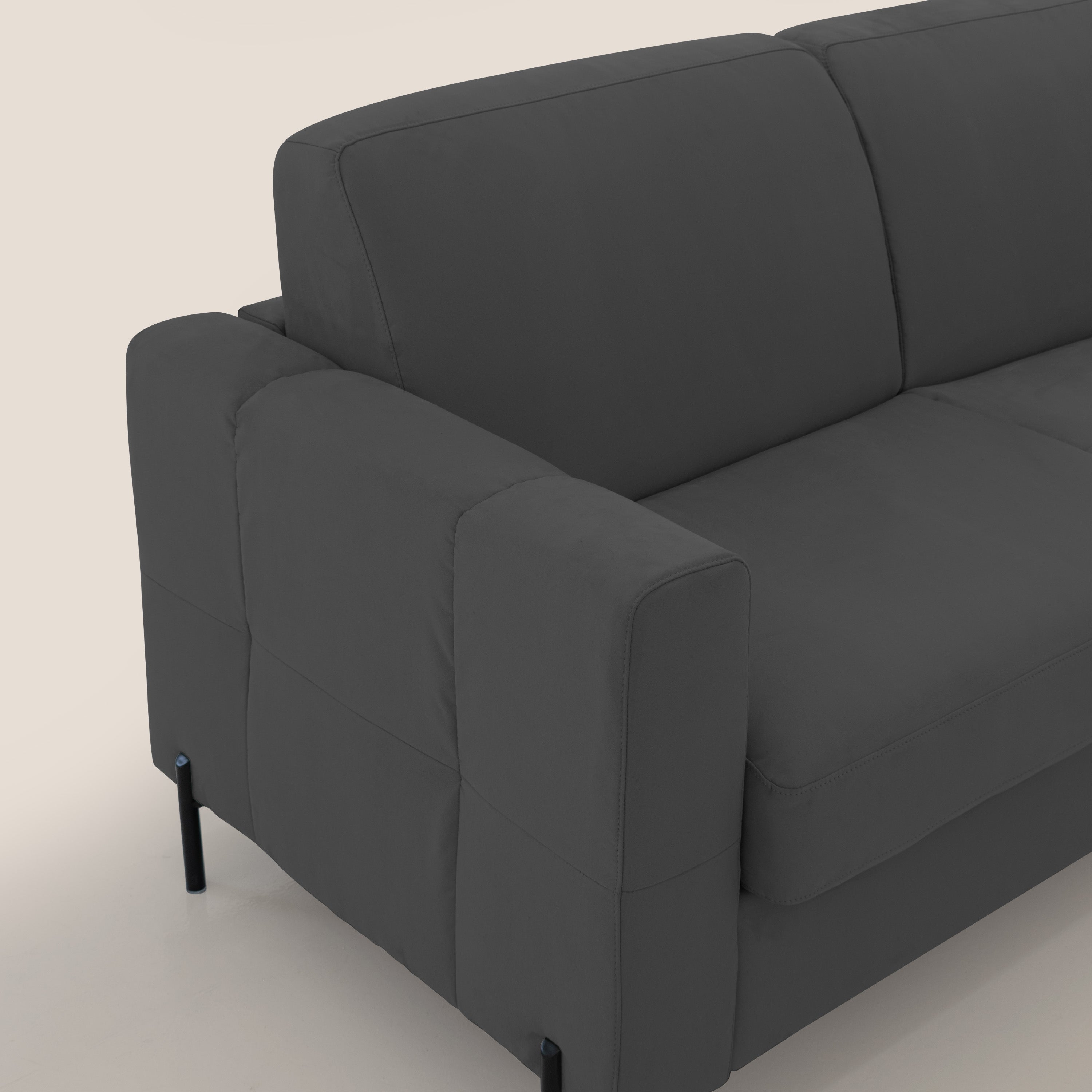 Ortensia divano letto materasso H18 cm con piedi alti in elegante microfibra smacchiabile T11 nero - divani.store