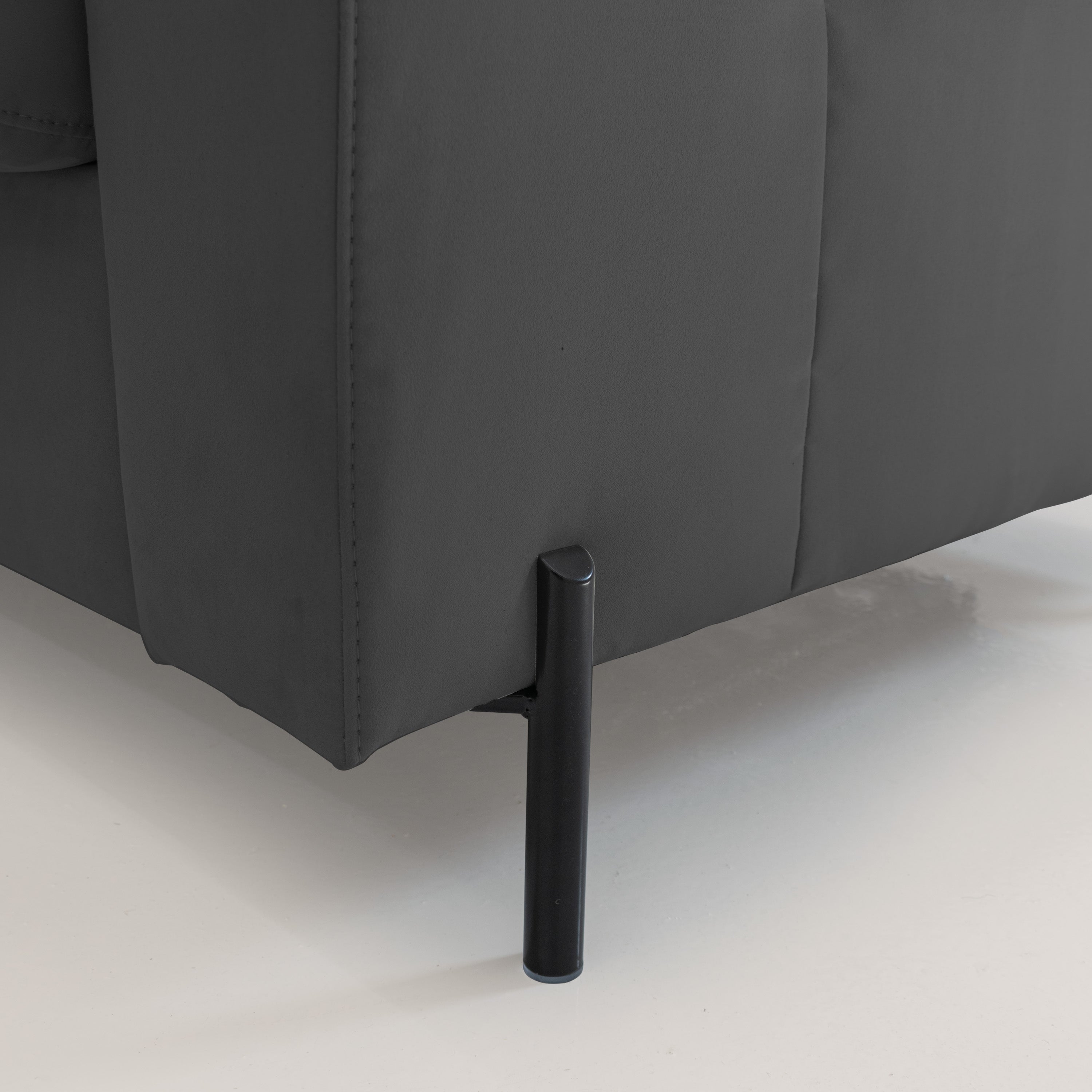 Ortensia divano letto materasso H18 cm con piedi alti in elegante microfibra smacchiabile T11 nero - divani.store