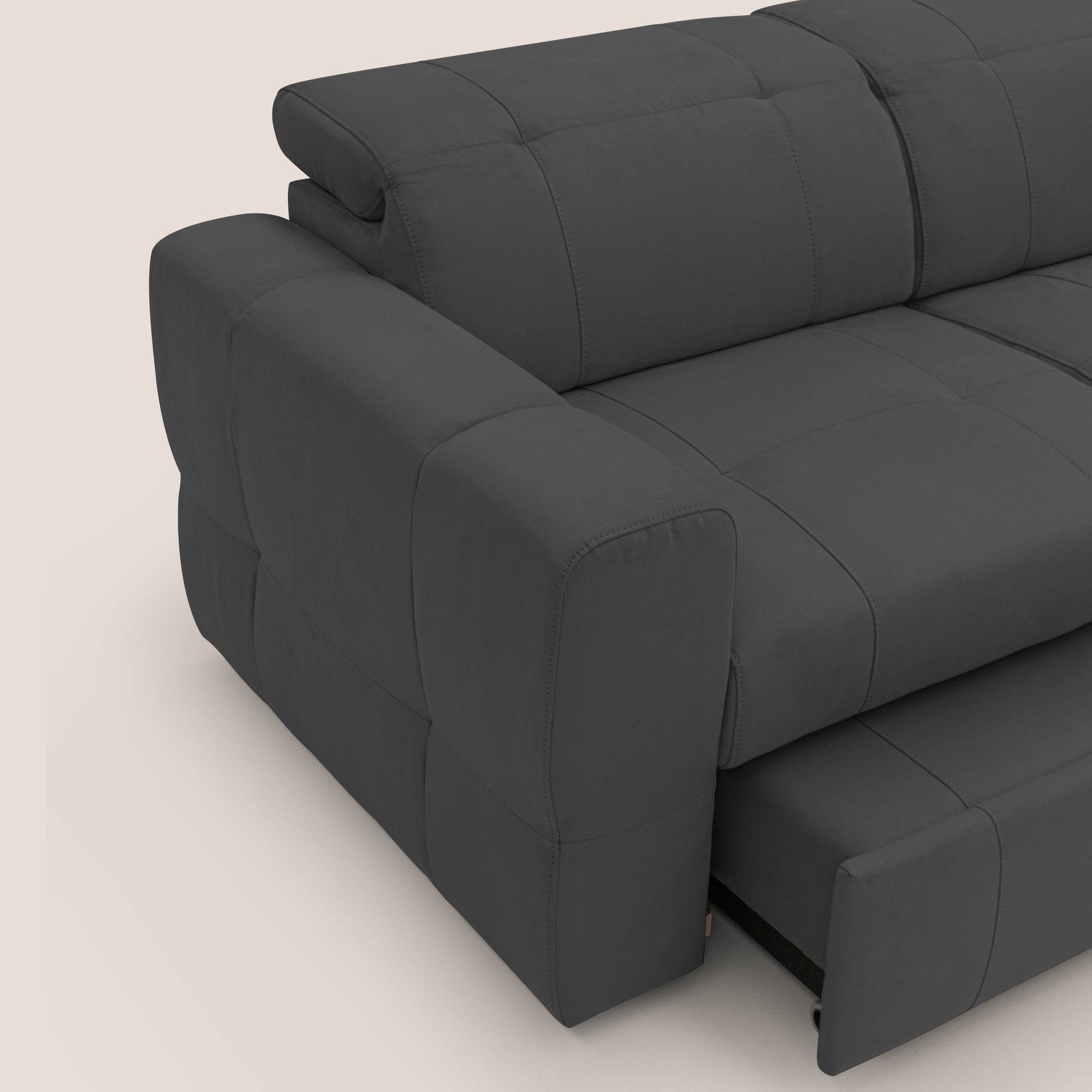 Kronos Ecksofa mit ausziehbarer Ottomane und mobilem Hocker mit Staufach aus wasserfester Mikrofaser T11