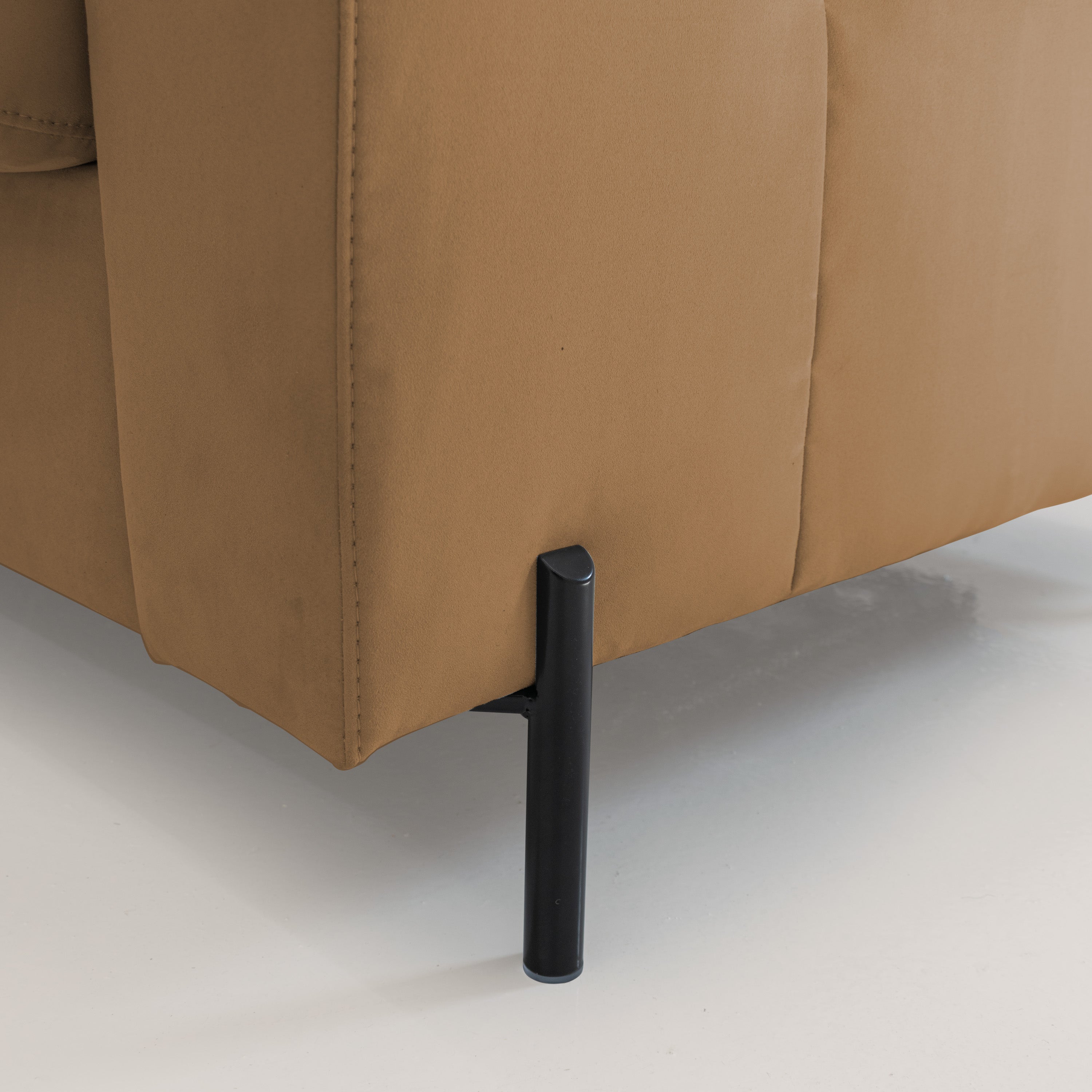 Ortensia divano letto materasso H18 cm con piedi alti in elegante microfibra smacchiabile T11 cuoio - divani.store