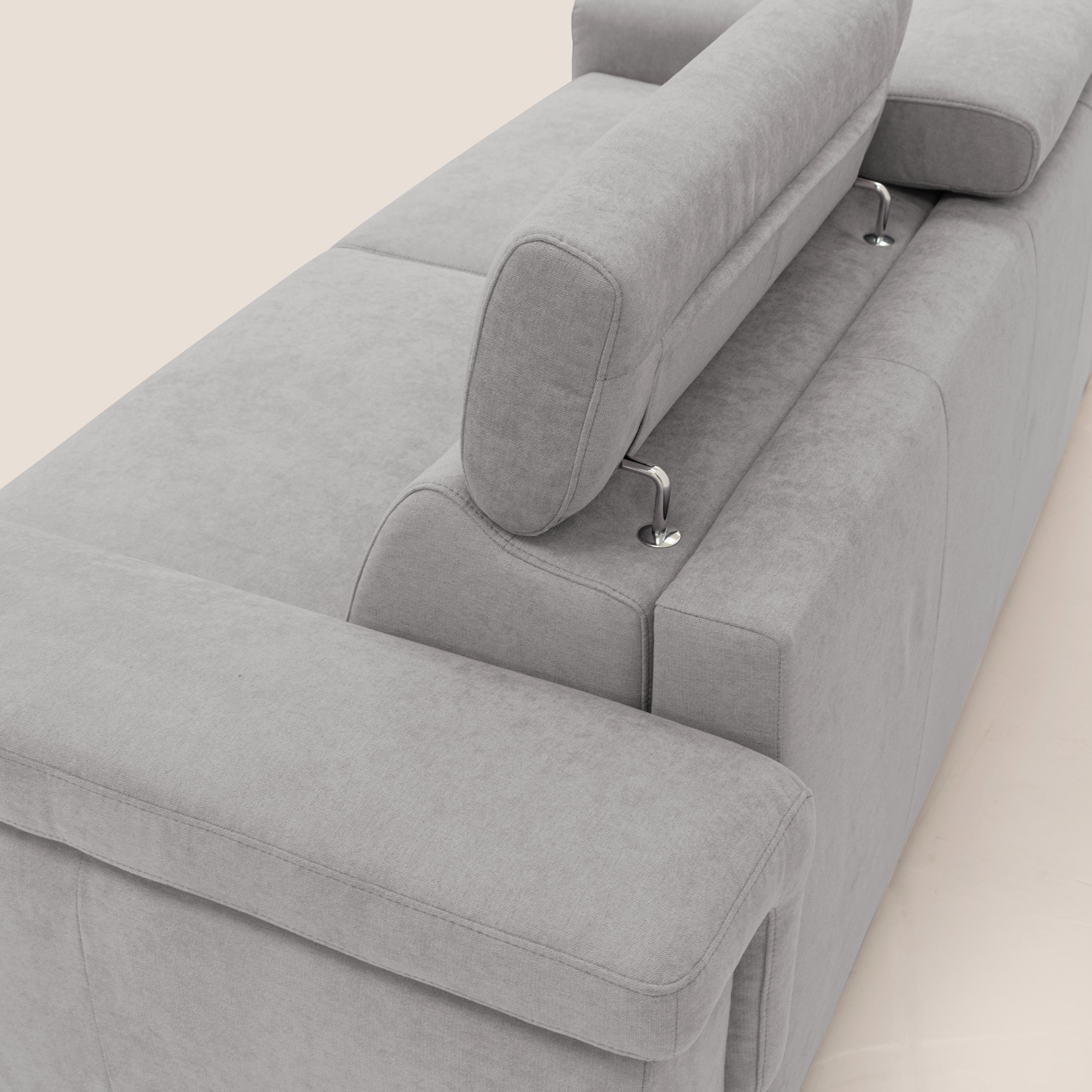 Giunone divano letto con materasso alto 18 cm e poggiatesta reclinabili in tessuto impermeabile T02 grigio chiaro - divani.store
