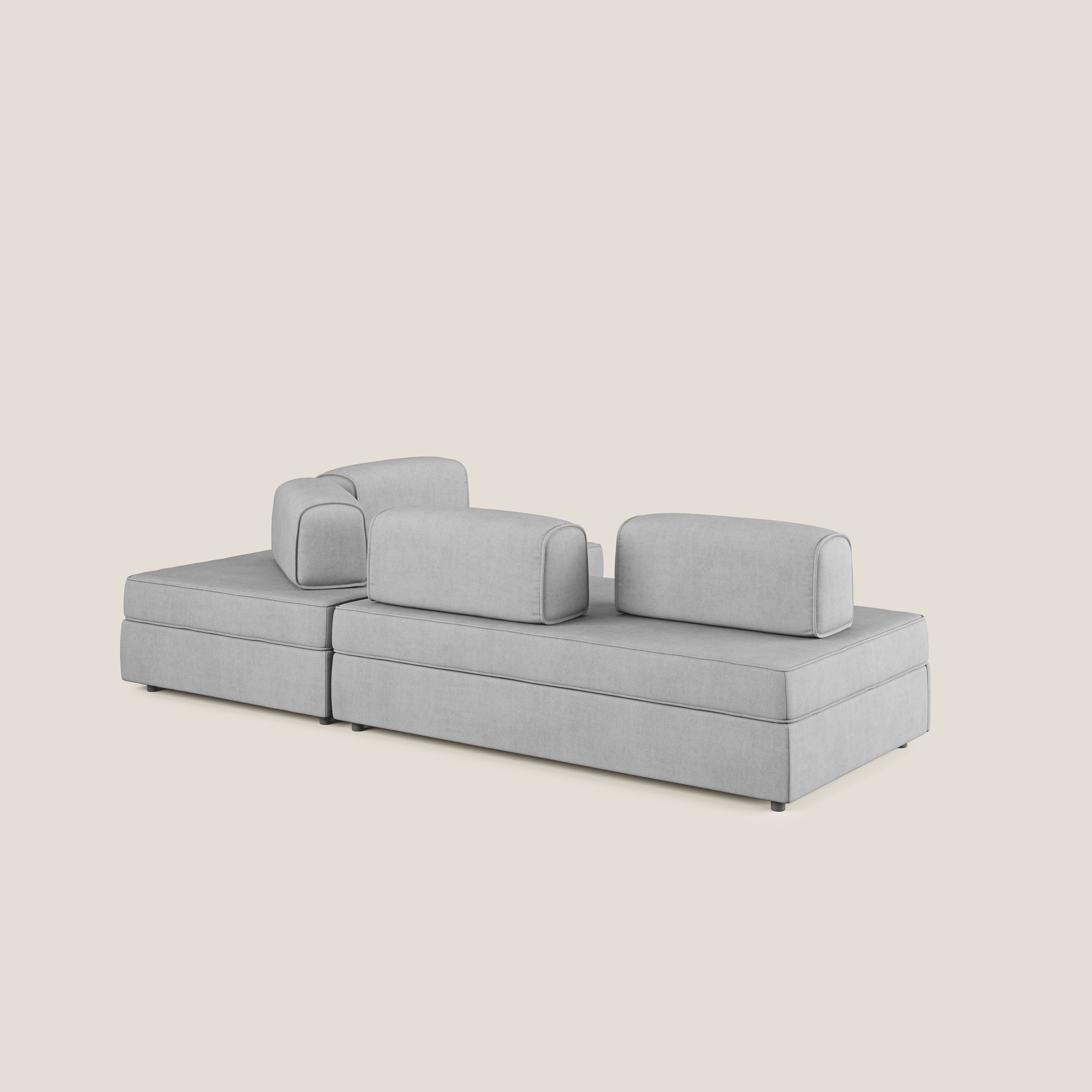 Liberty divano angolare con pouf estraibile e schienali movibili in tessuto morbido impermeabile T02 grigio chiaro - divani.store