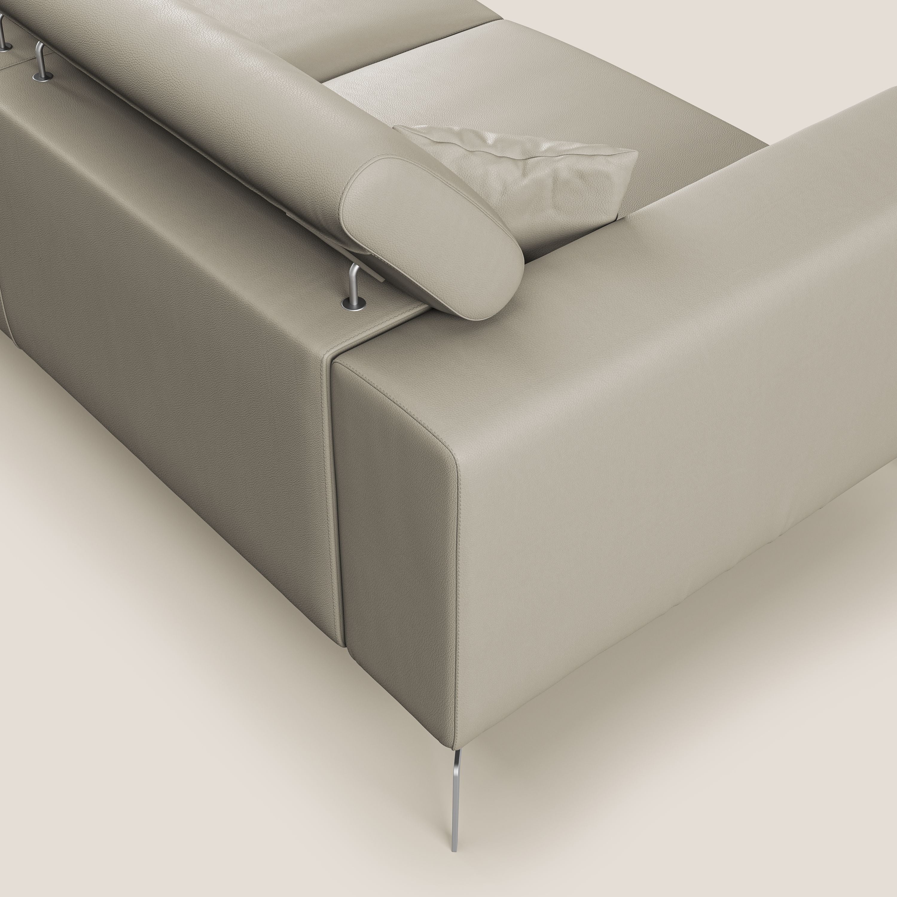 Blade Divano moderno con poggiatesta reclinabili in Ecopelle T04 tortora - divani.store